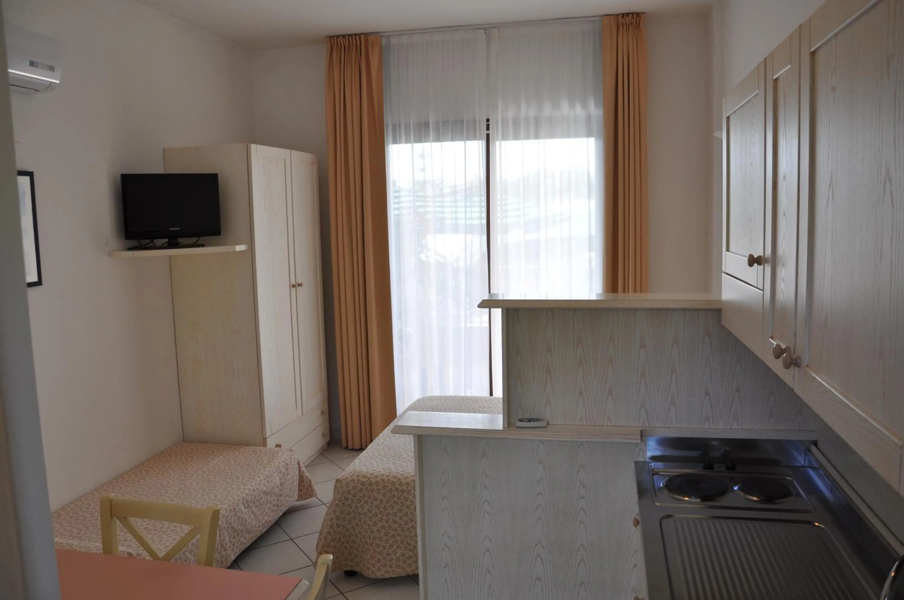 Kitchen or kitchenette in Palm Village