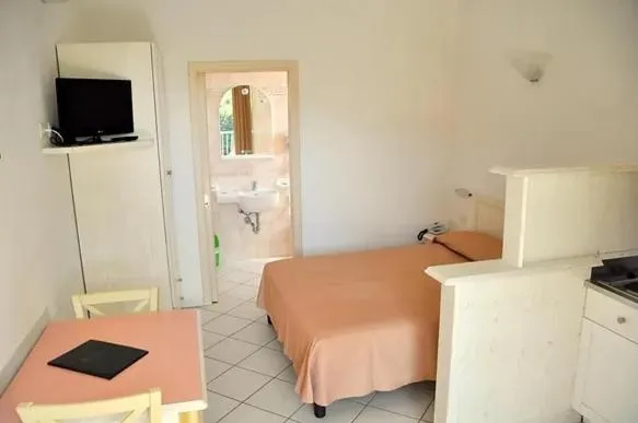 Photo of the whole room, Bed in Palm Village