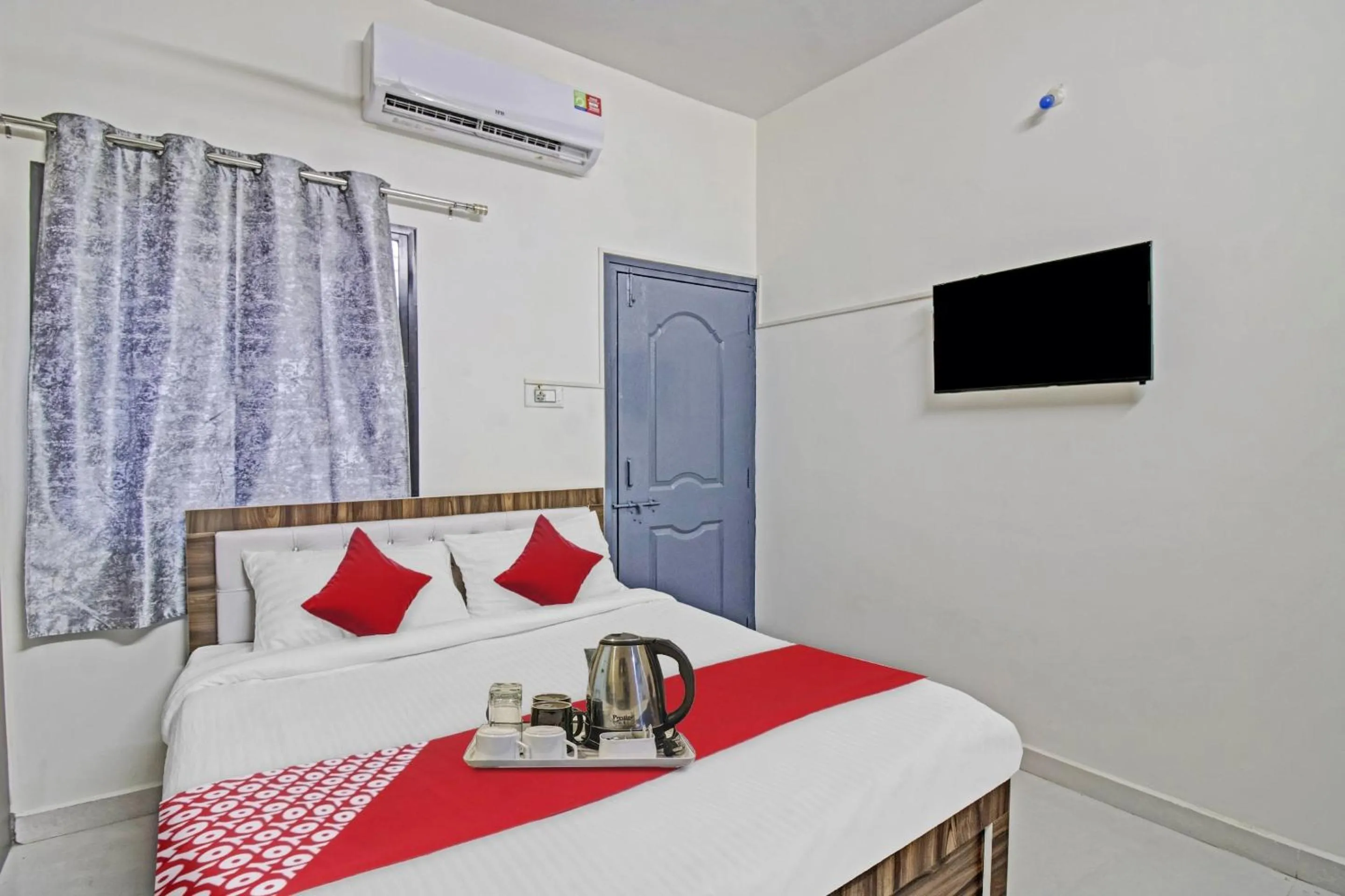 Bedroom, Bed in Hotel O Pritesh Grand
