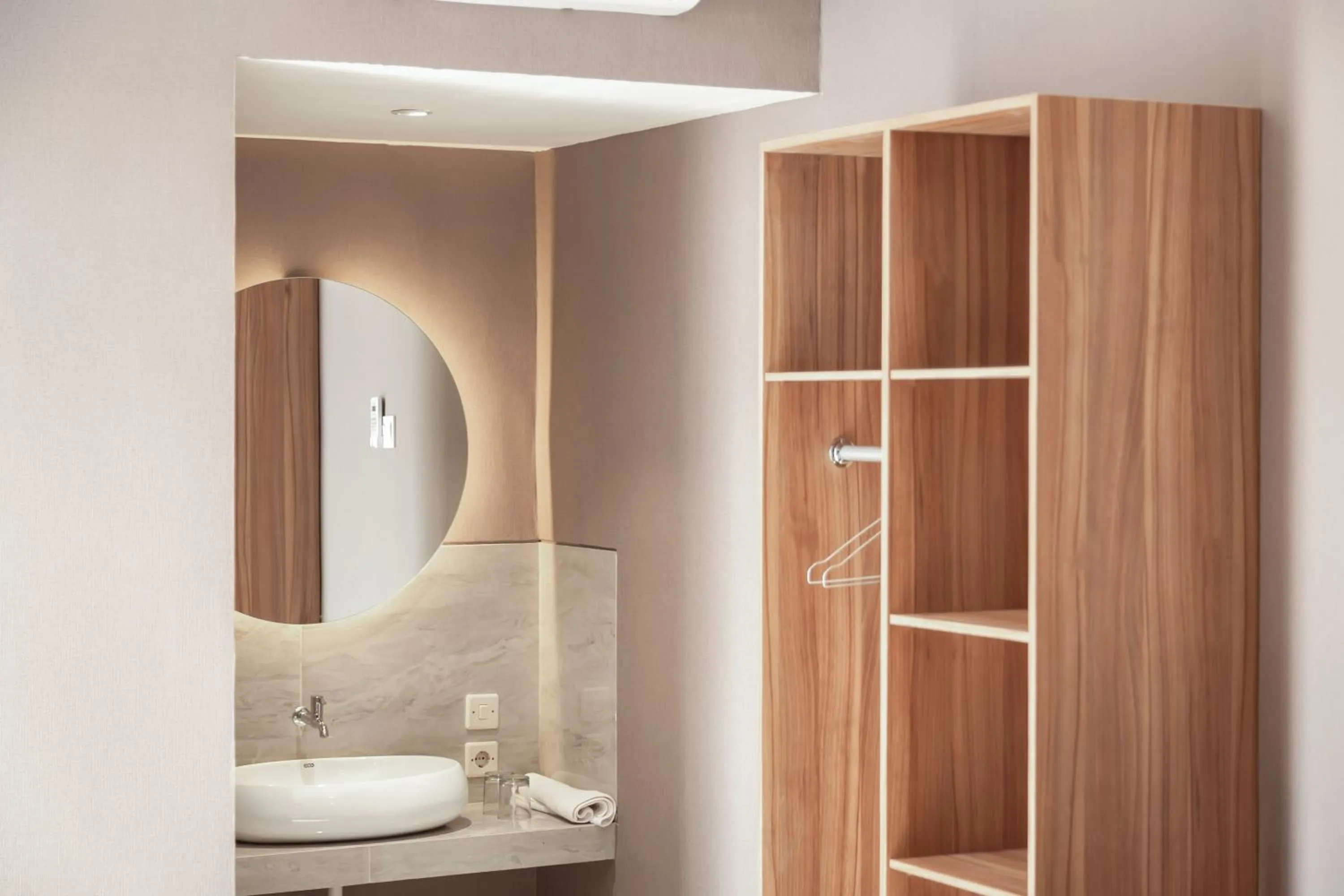 wardrobe in Class Premium Guest House