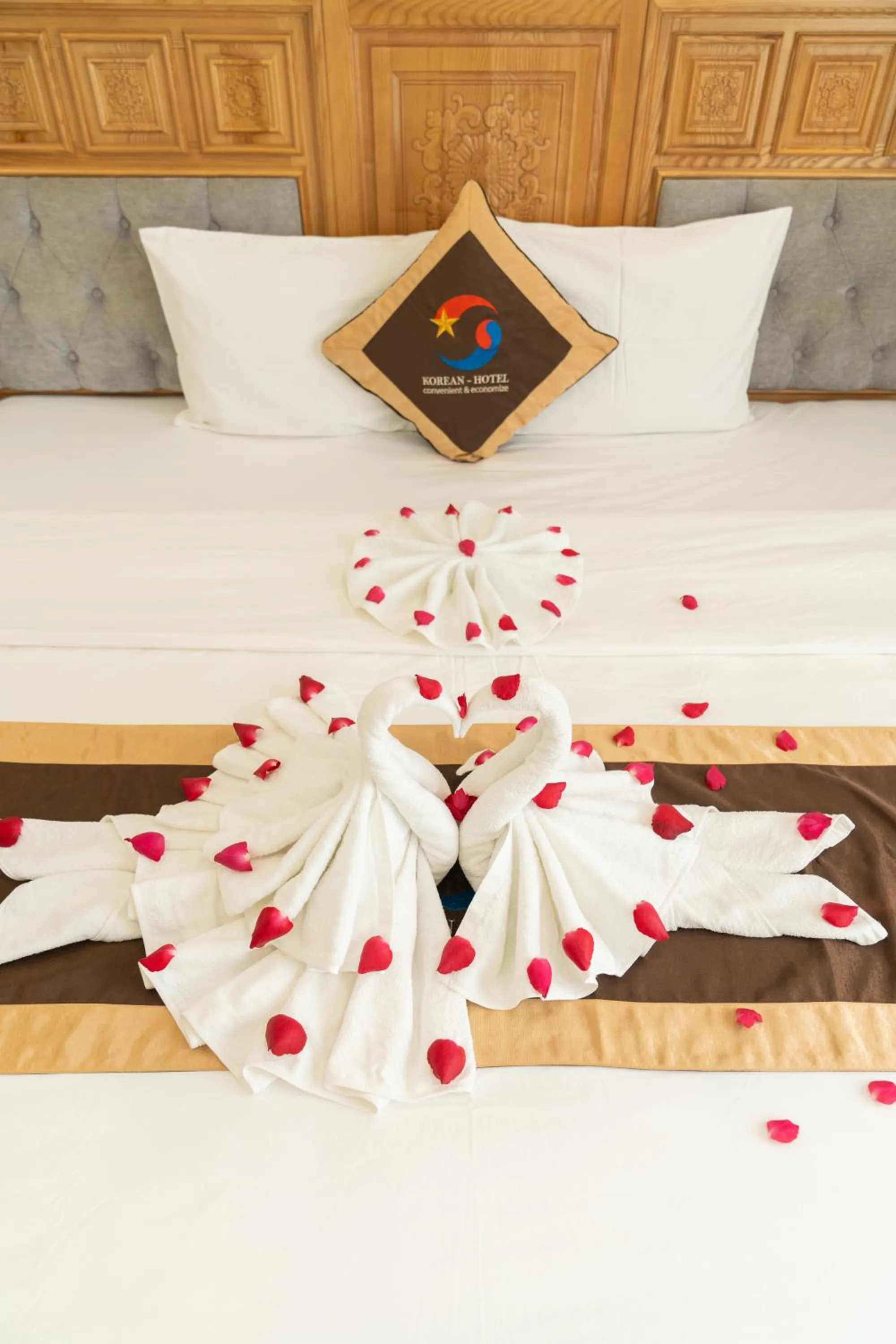 room service, Bed in Korea 2 Hotel Bac Giang