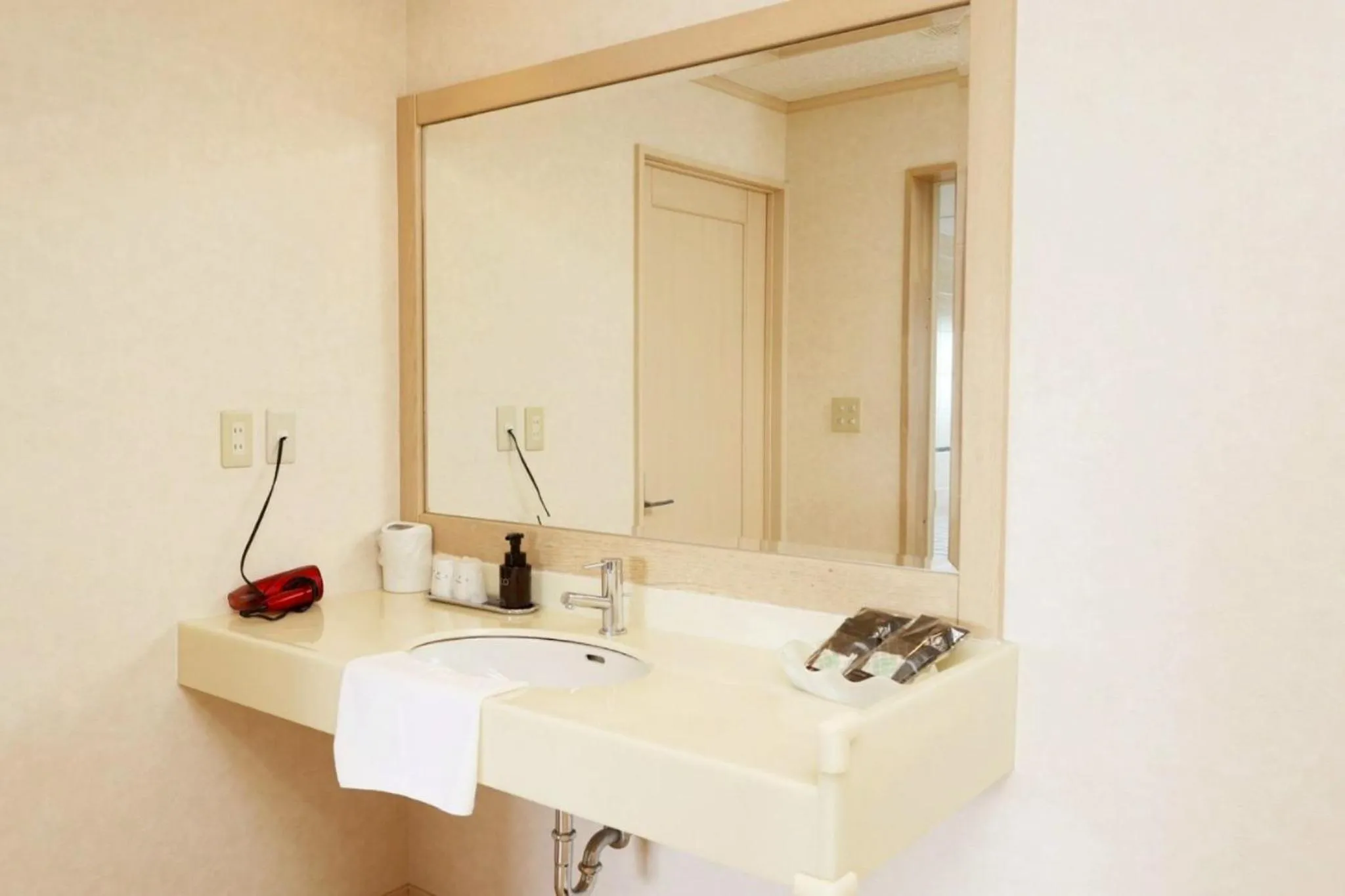 HOTEL PACIFIC VIEW Rental car included & pet-friendly