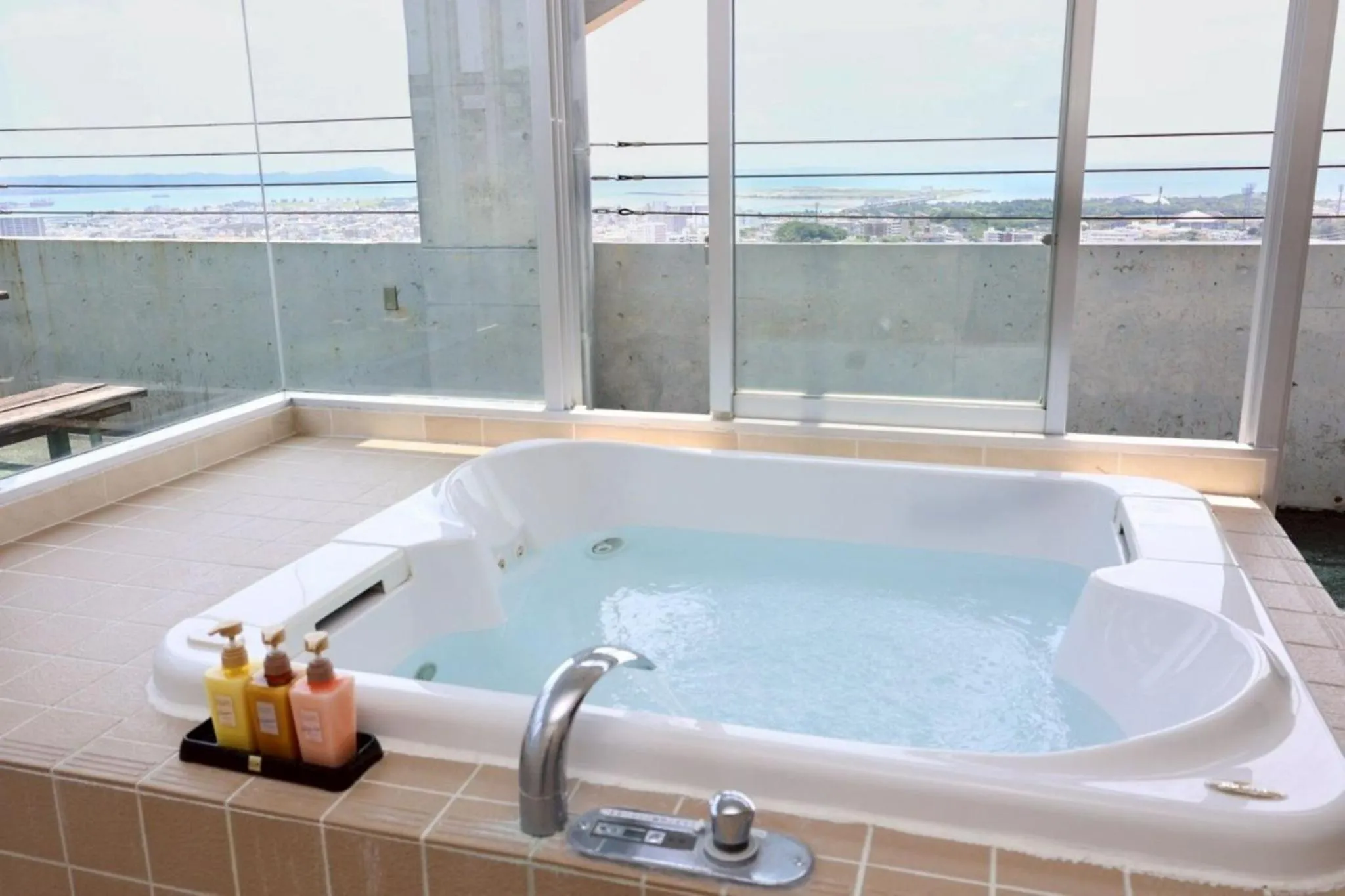 HOTEL PACIFIC VIEW Rental car included & pet-friendly