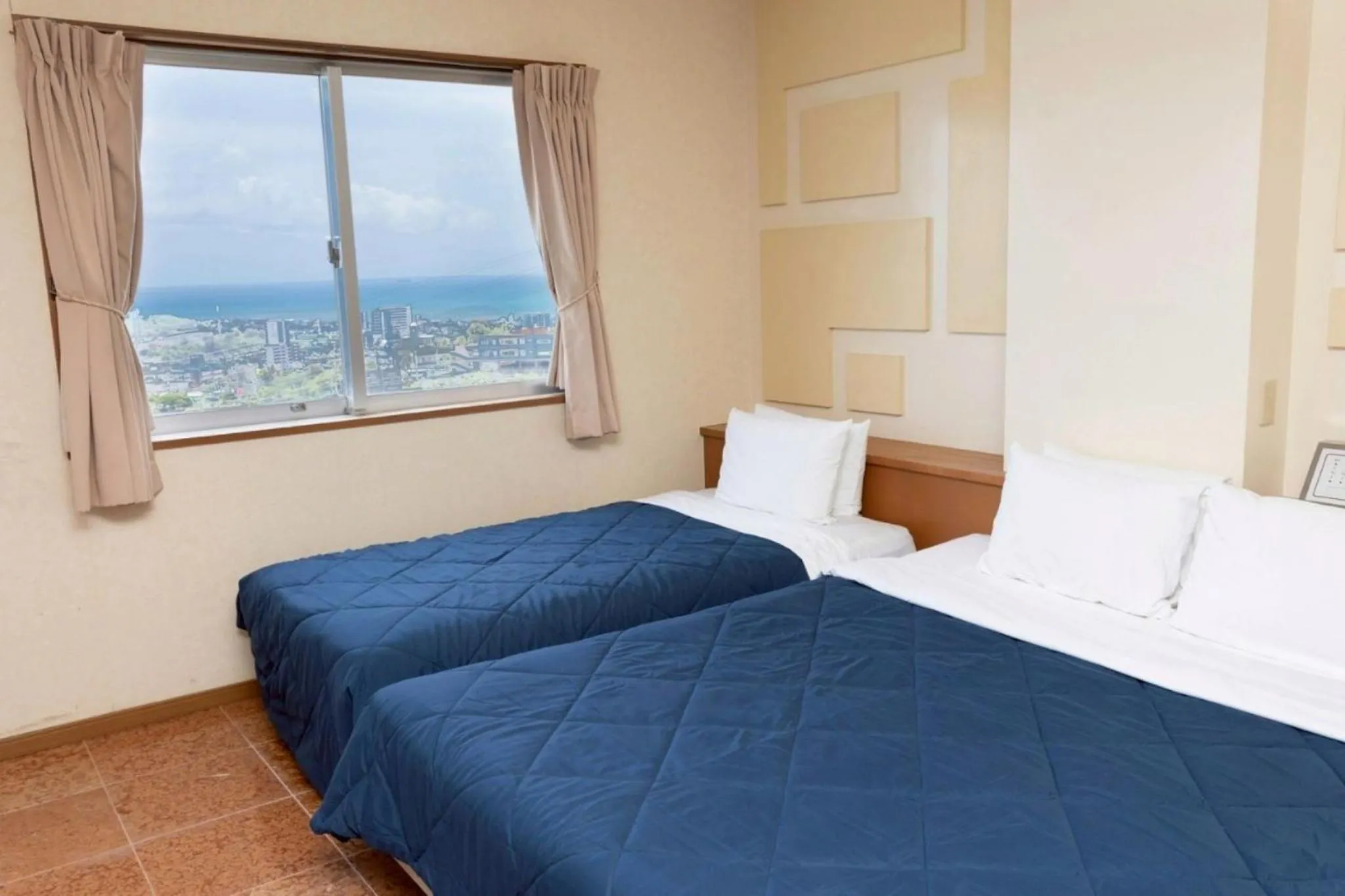 Bed in HOTEL PACIFIC VIEW Rental car included & pet-friendly