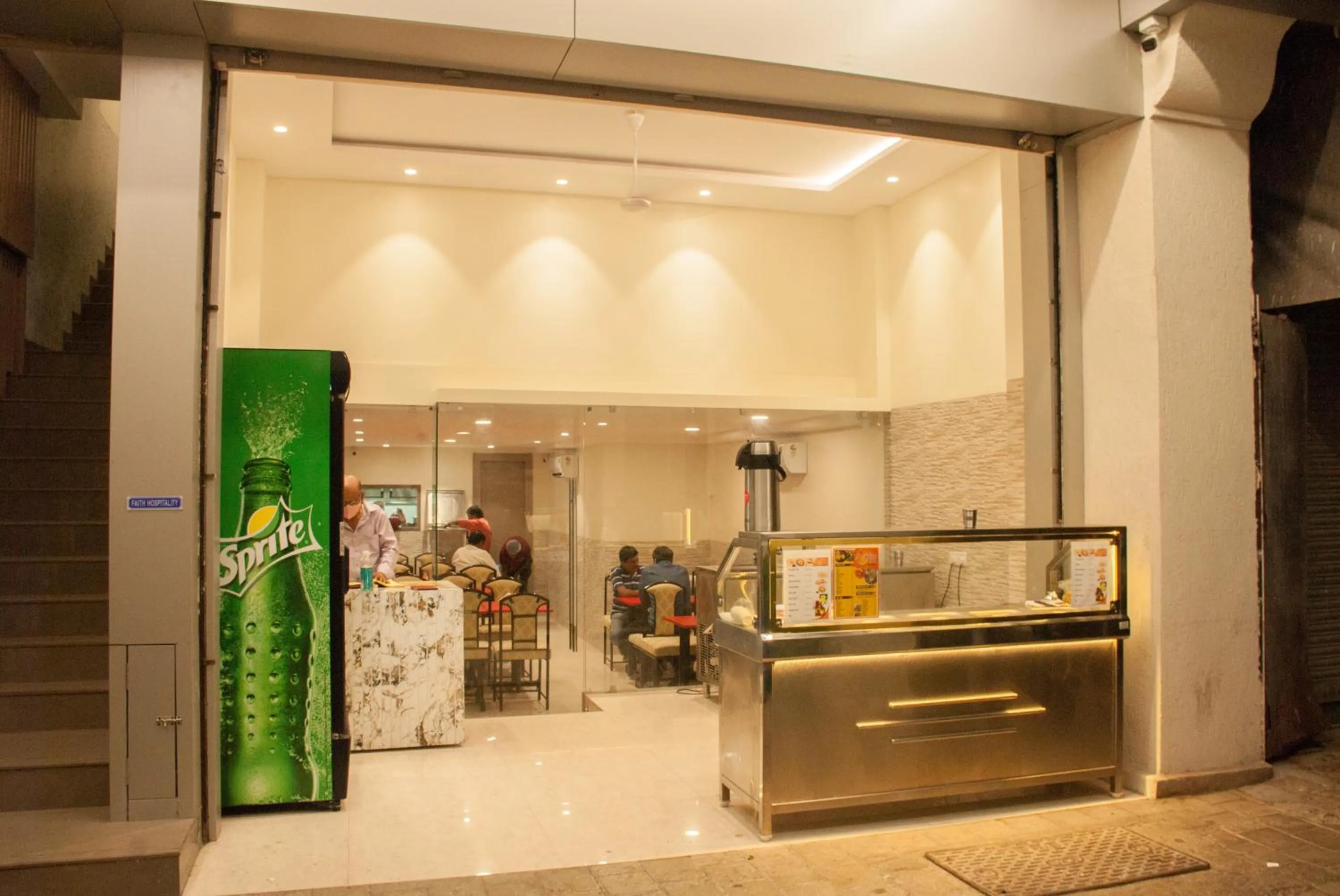 Restaurant/places to eat in City Hotel