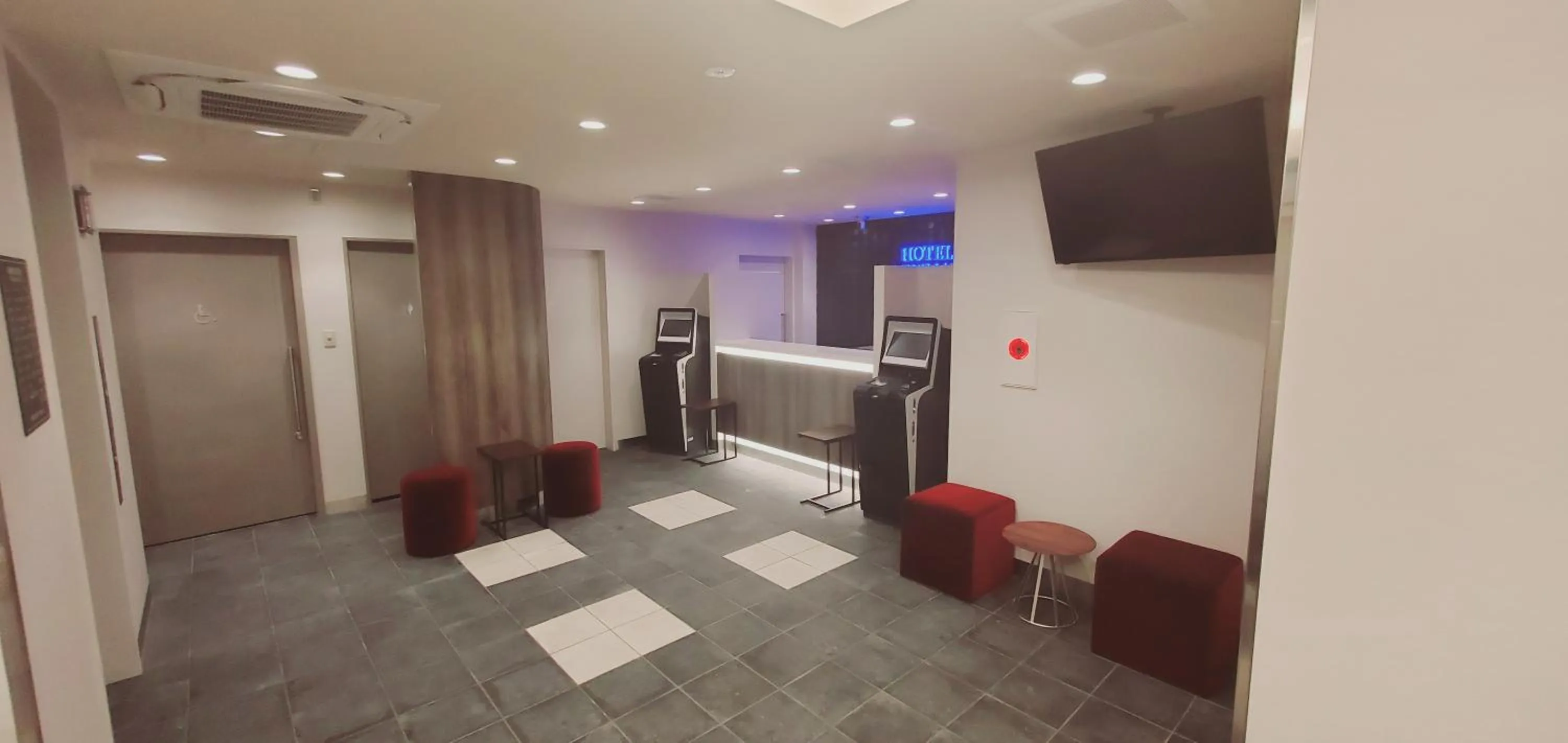 Lobby or reception in HOTEL LiVEMAX Kamata Ekimae
