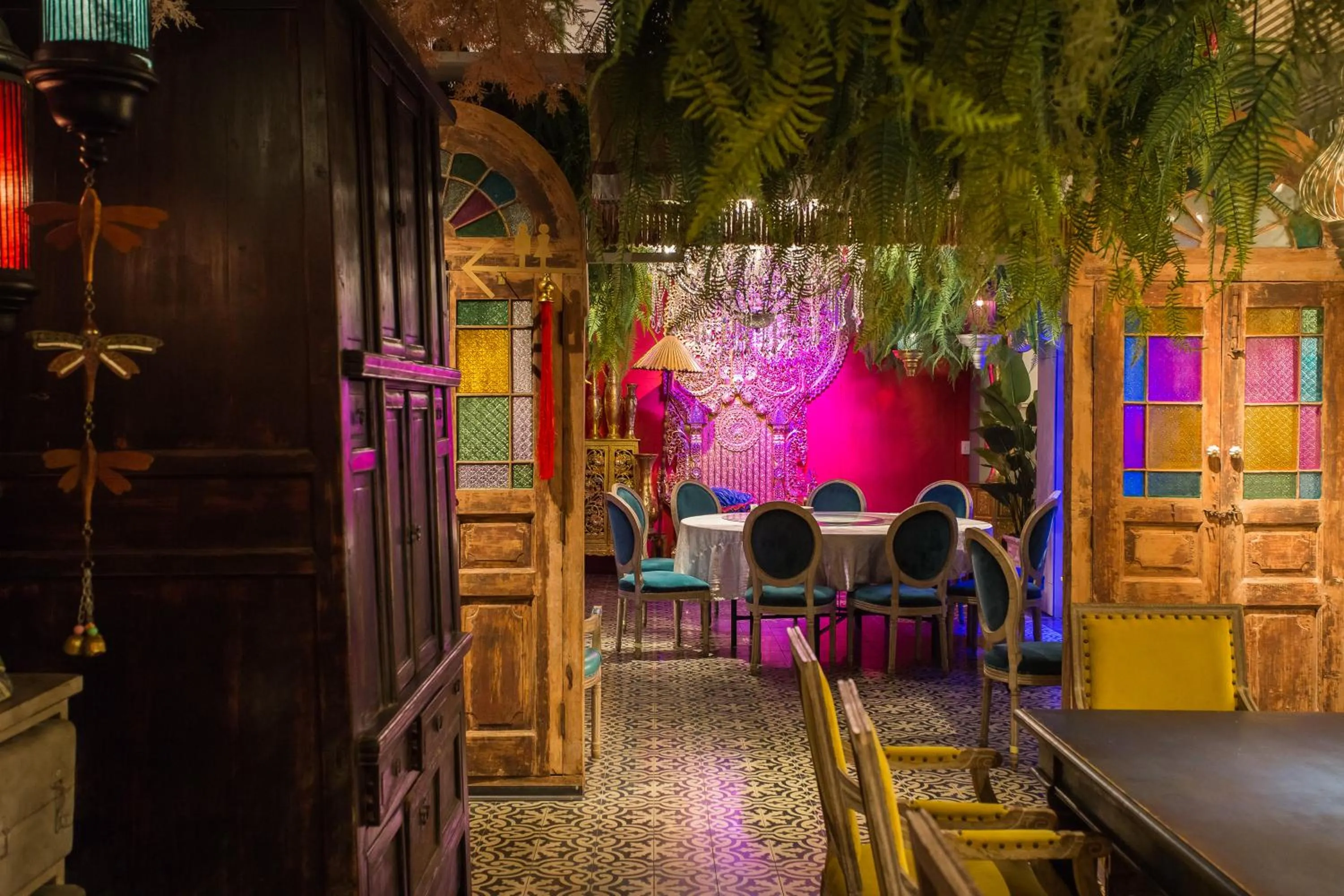 Restaurant/places to eat in Anna King Hotel