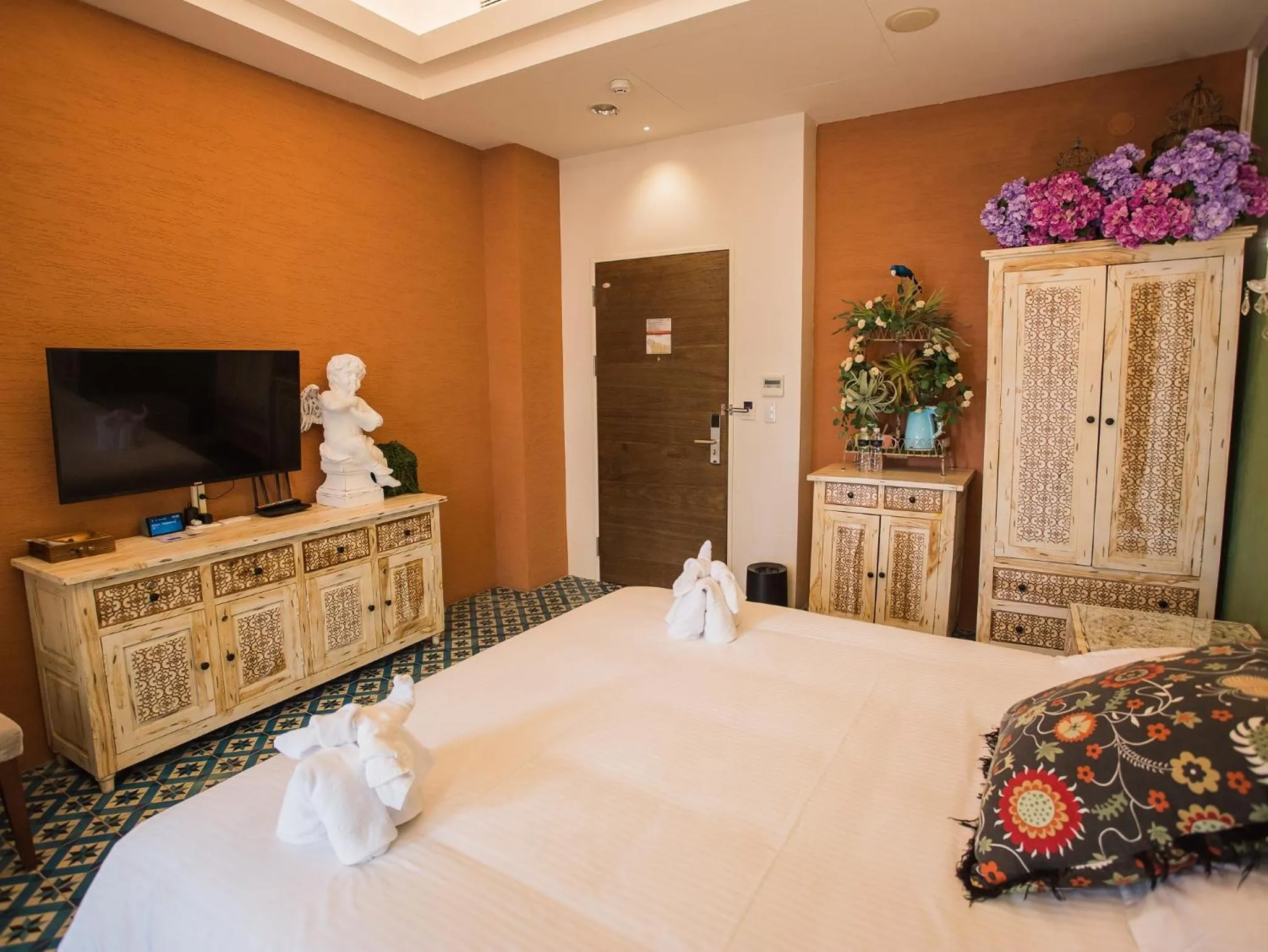 Bed in Anna King Hotel