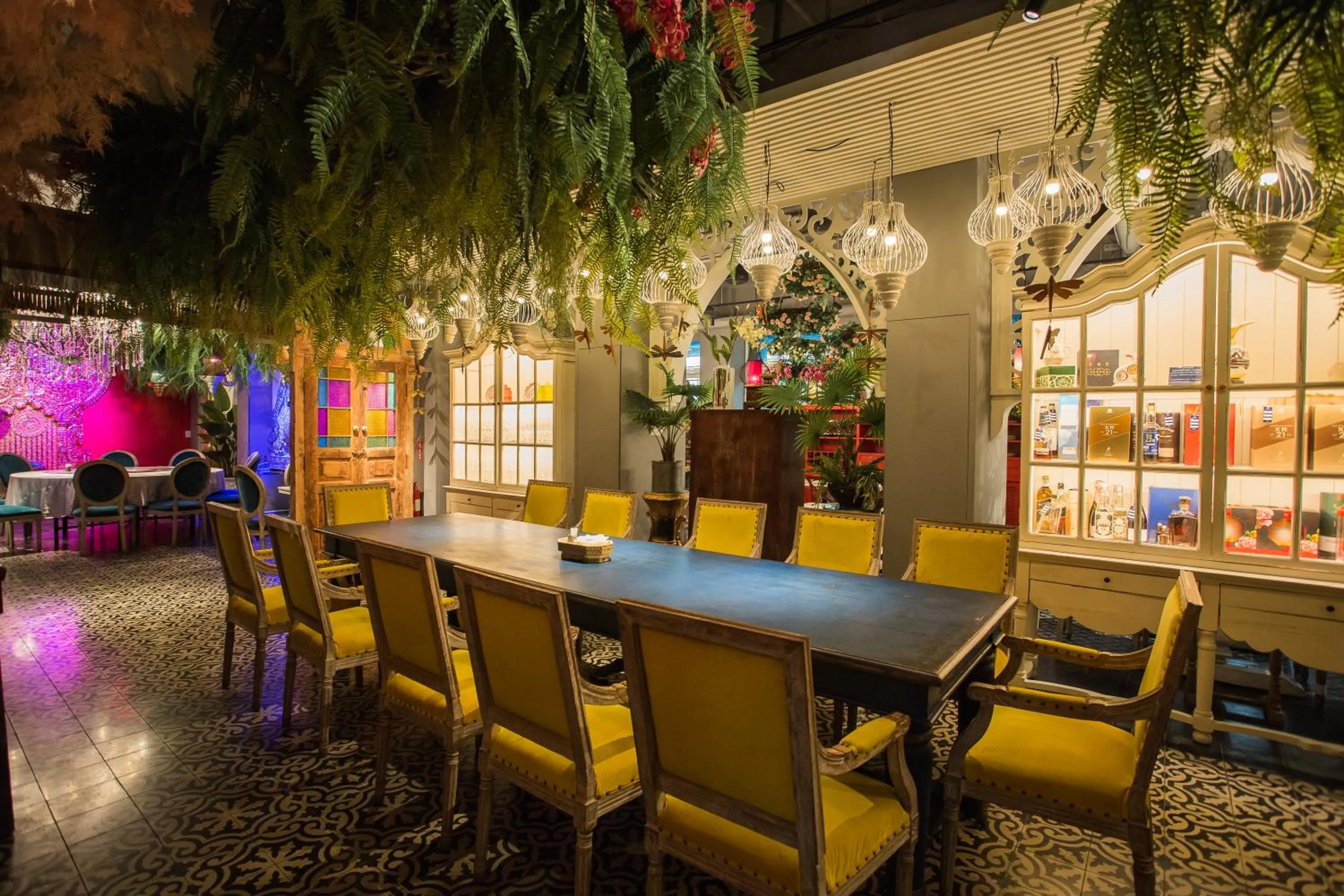 Restaurant/places to eat in Anna King Hotel