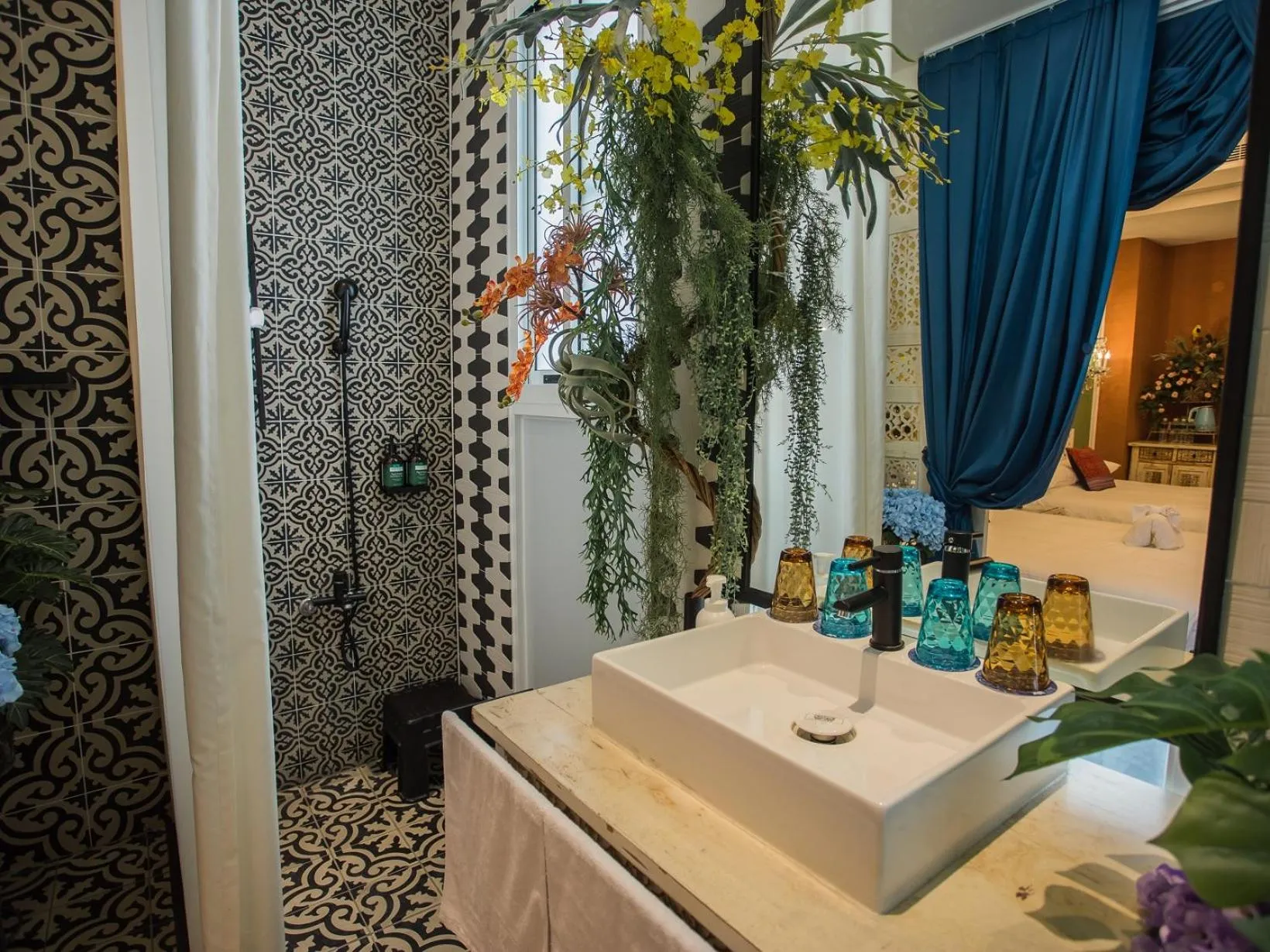 Shower in Anna King Hotel