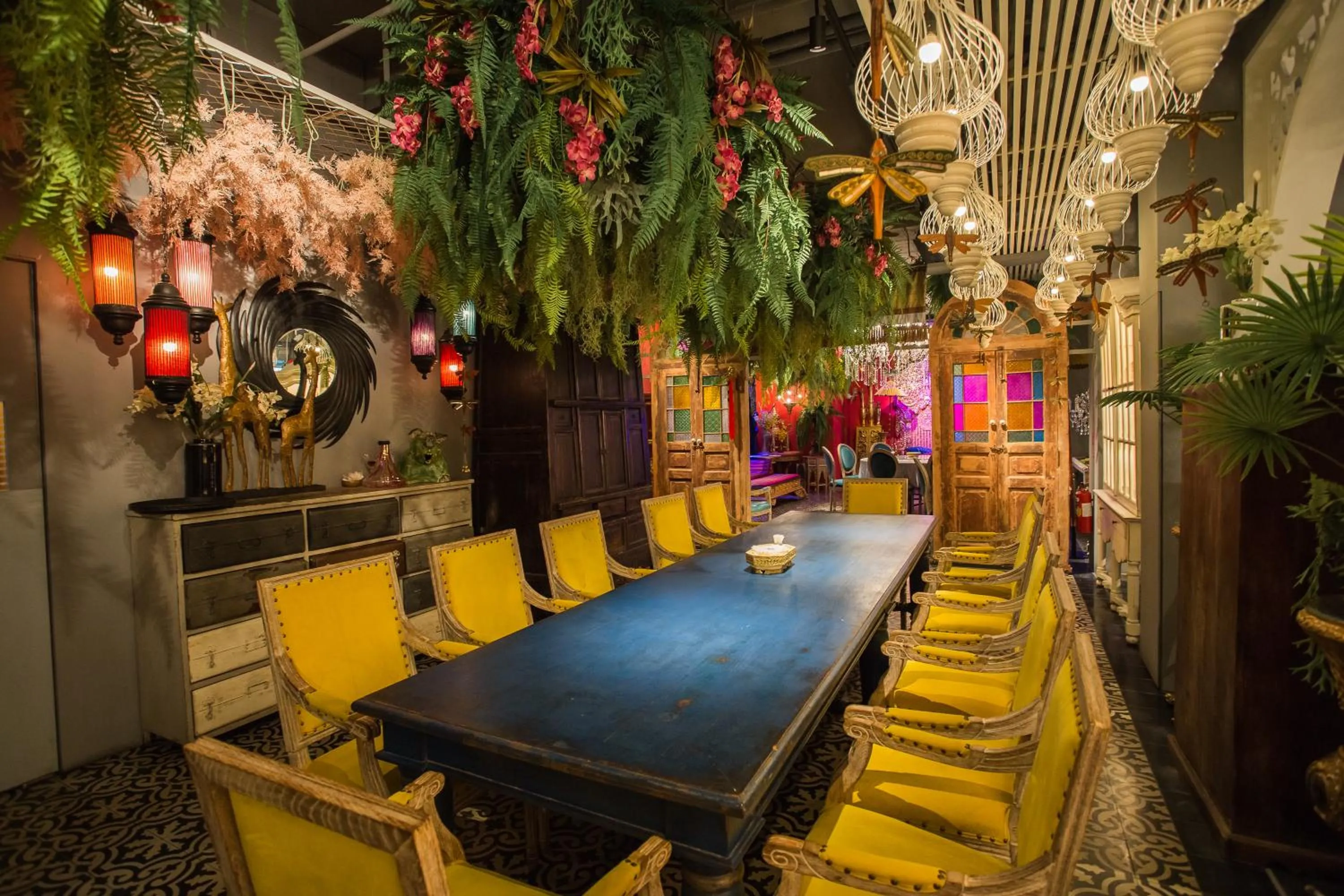 Restaurant/places to eat in Anna King Hotel