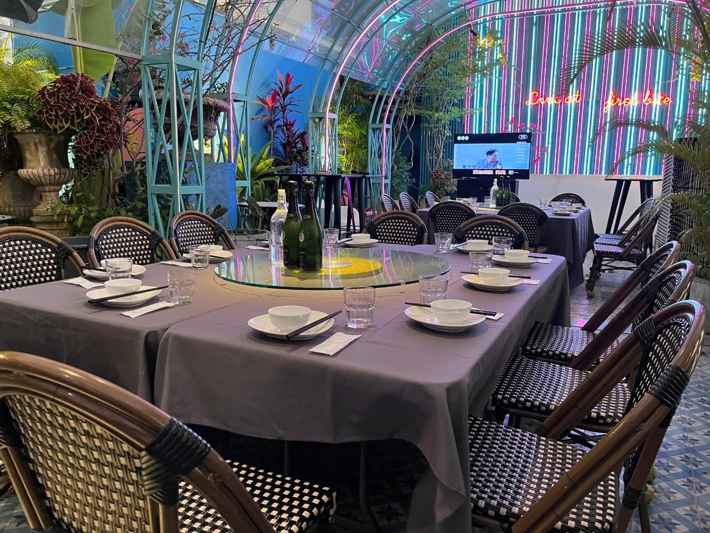 Restaurant/places to eat in Anna King Hotel