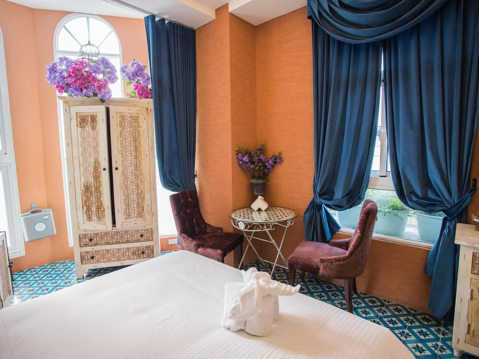 Bed in Anna King Hotel