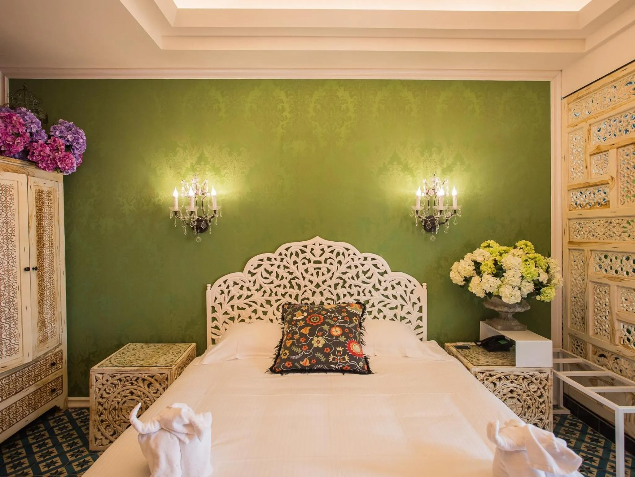 Bed in Anna King Hotel