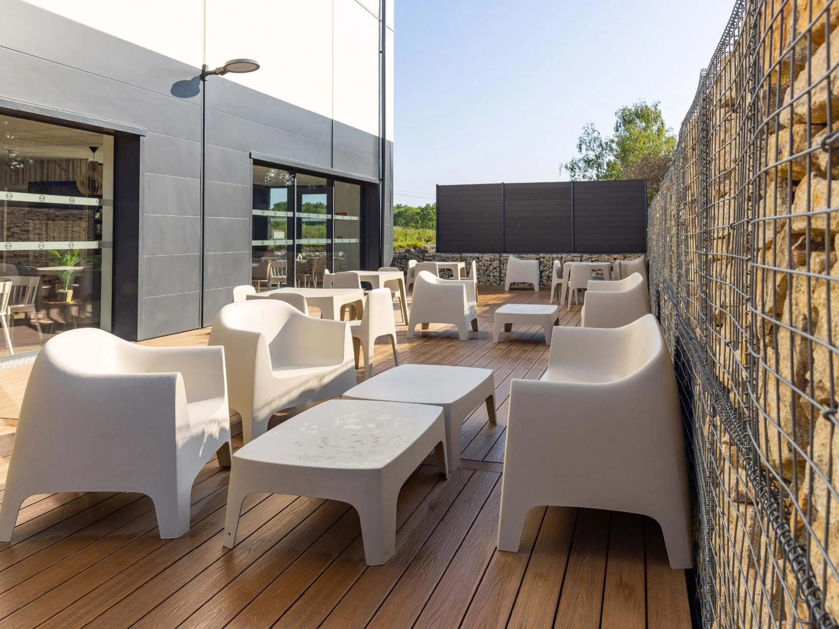 Patio in B&B HOTEL Rennes Parc Expo Aéroport