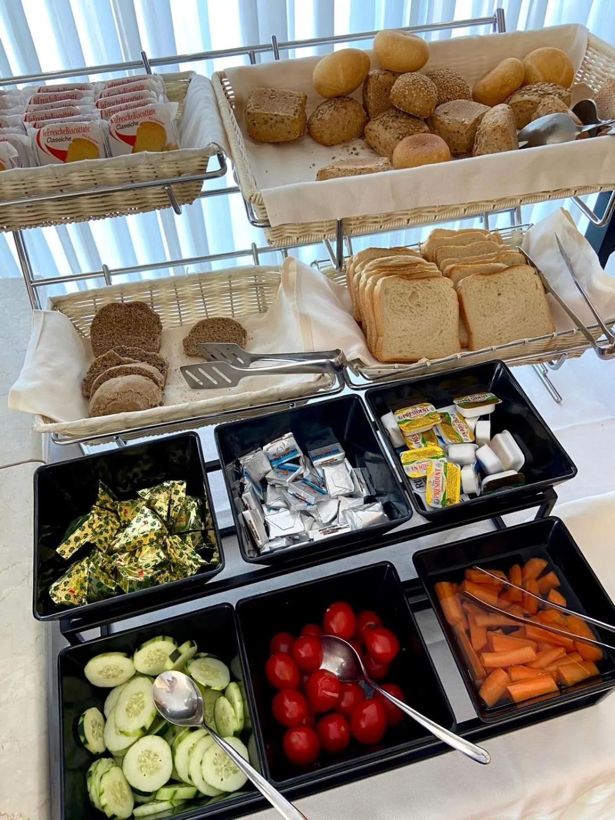 Buffet breakfast in Hotel Olivo