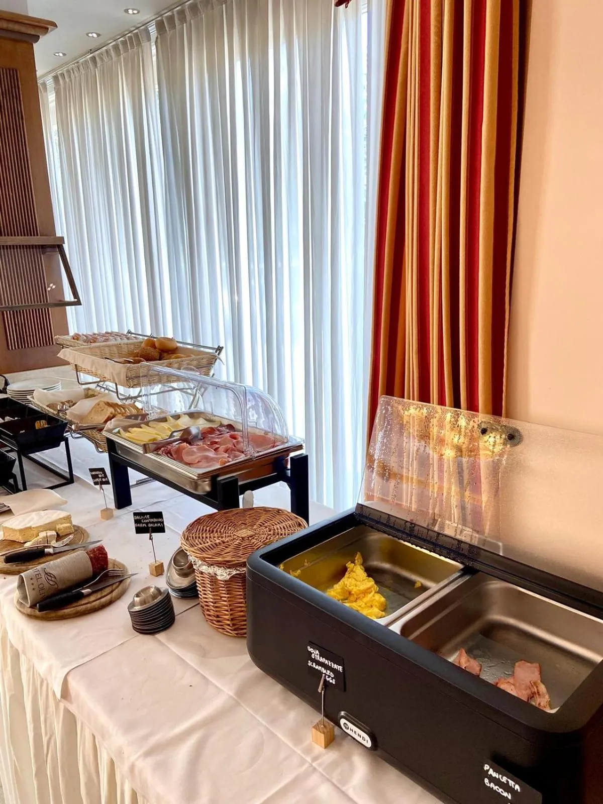 Buffet breakfast in Hotel Olivo