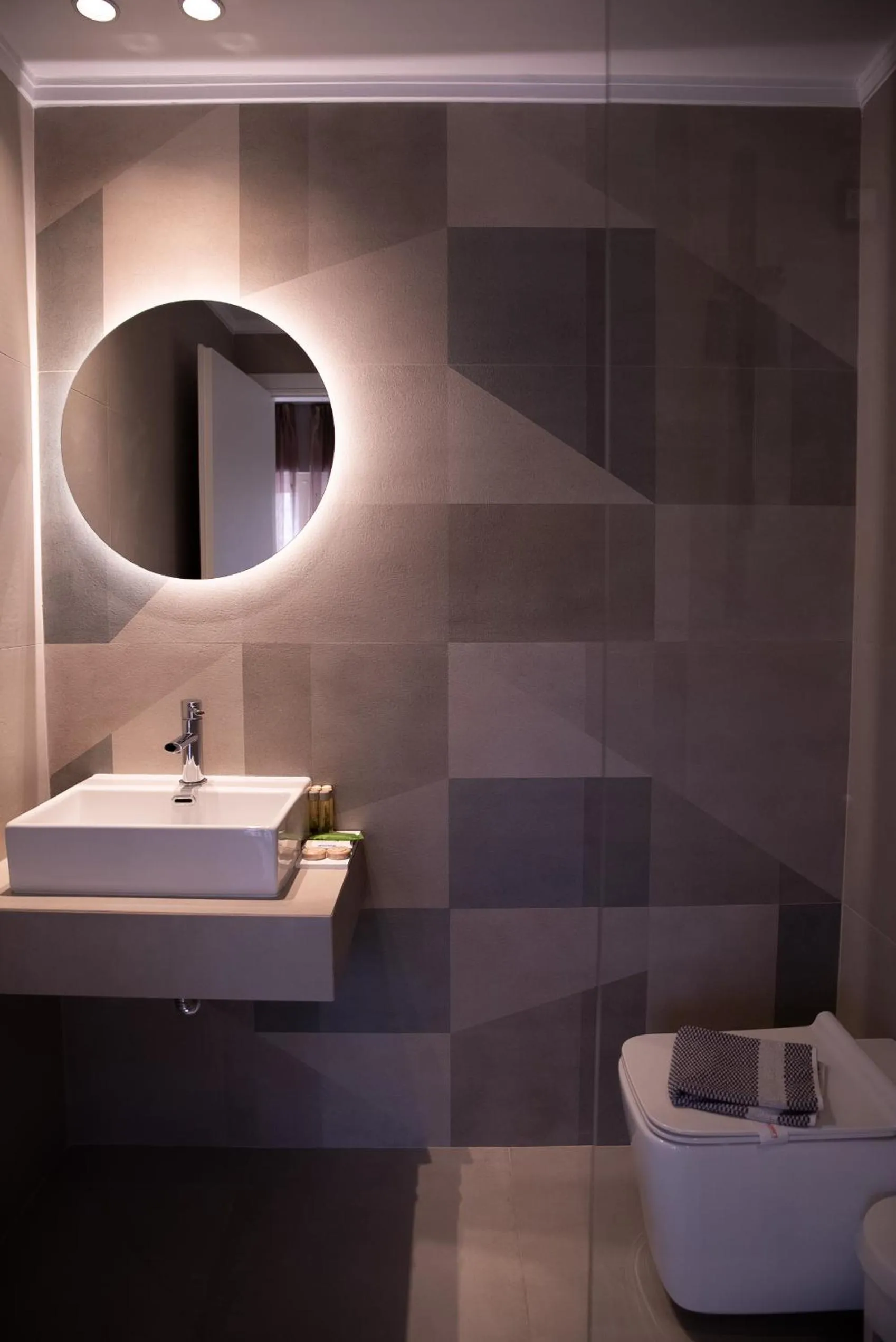 Bathroom in Tresor Sousouras