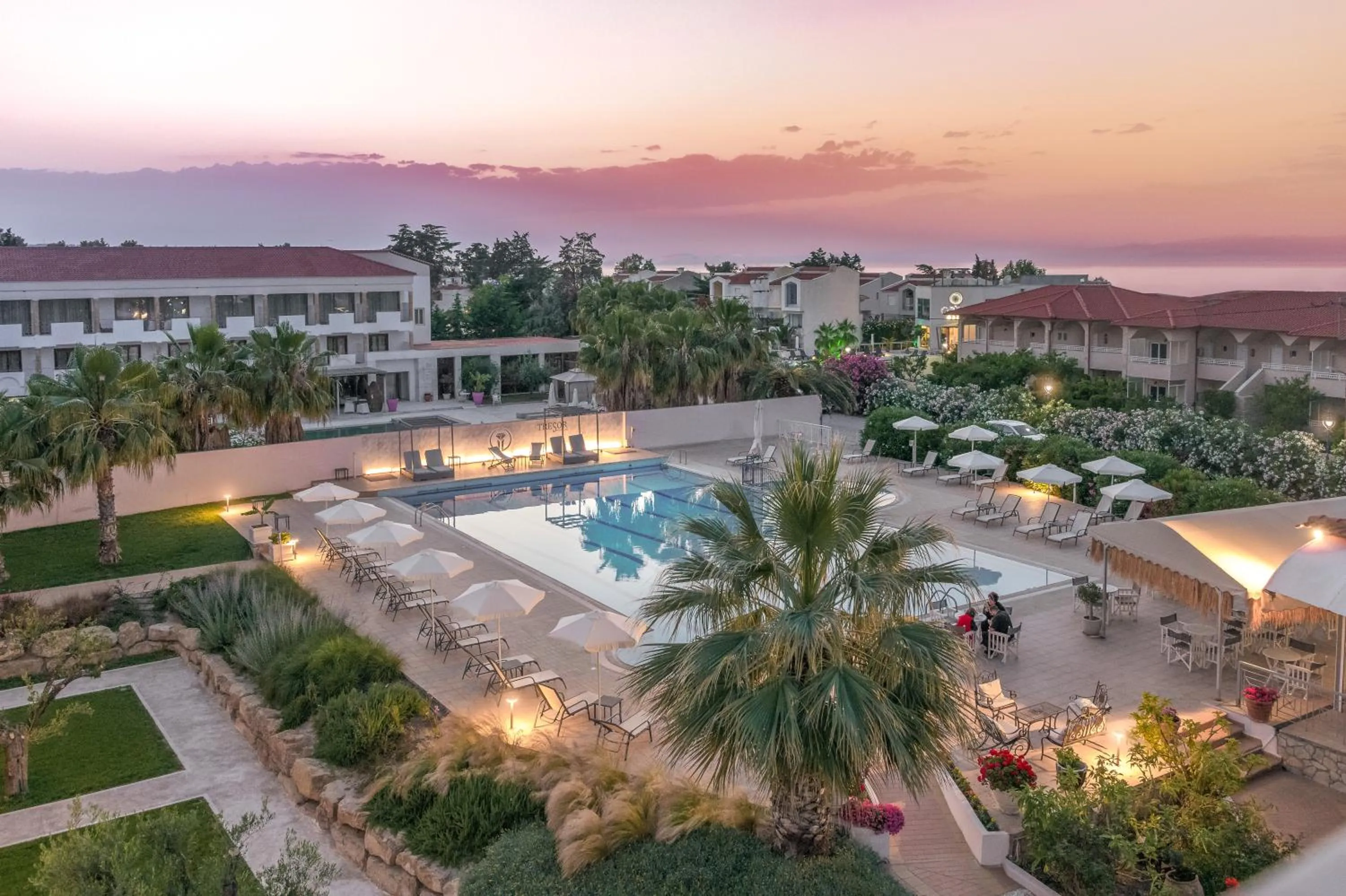 Property building in Tresor Sousouras