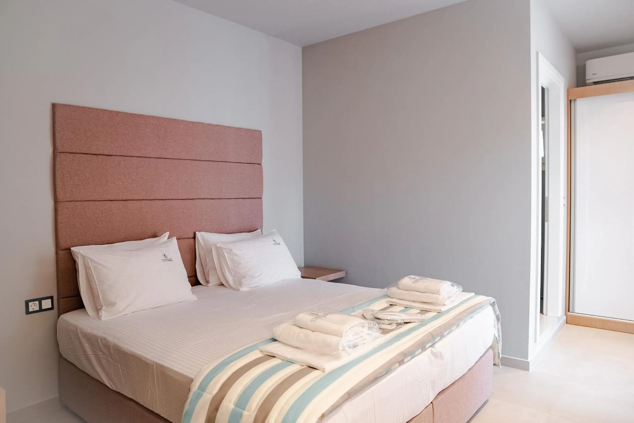 Bed in Tresor Sousouras