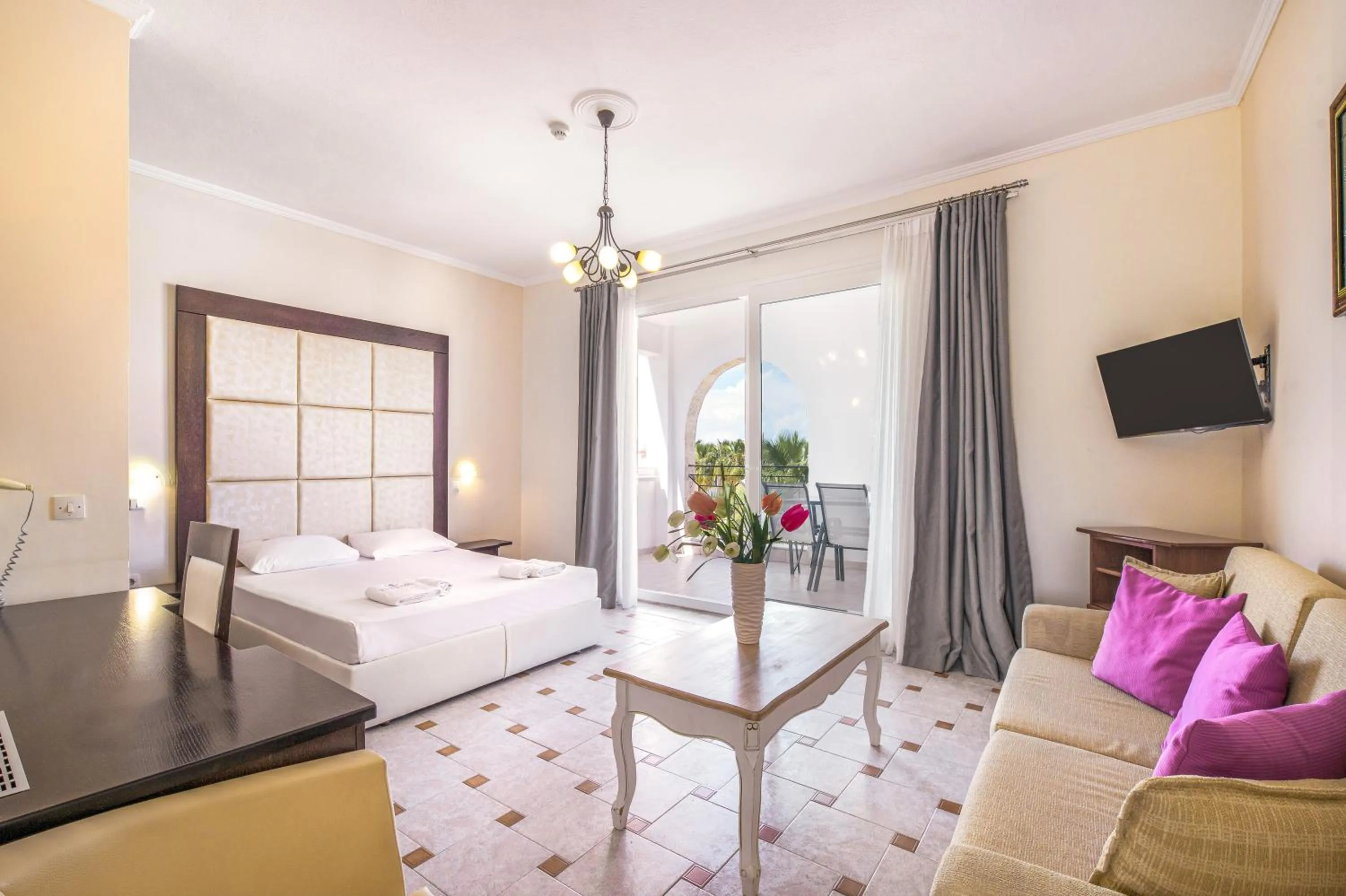 Bed in Tresor Sousouras