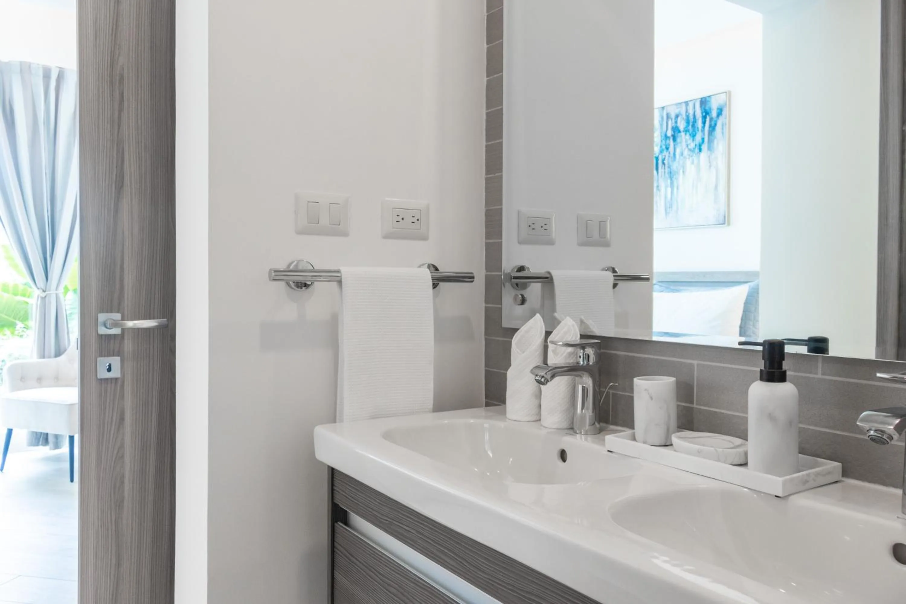 Bathroom in Family Getaway Apartment - Right On The Beach
