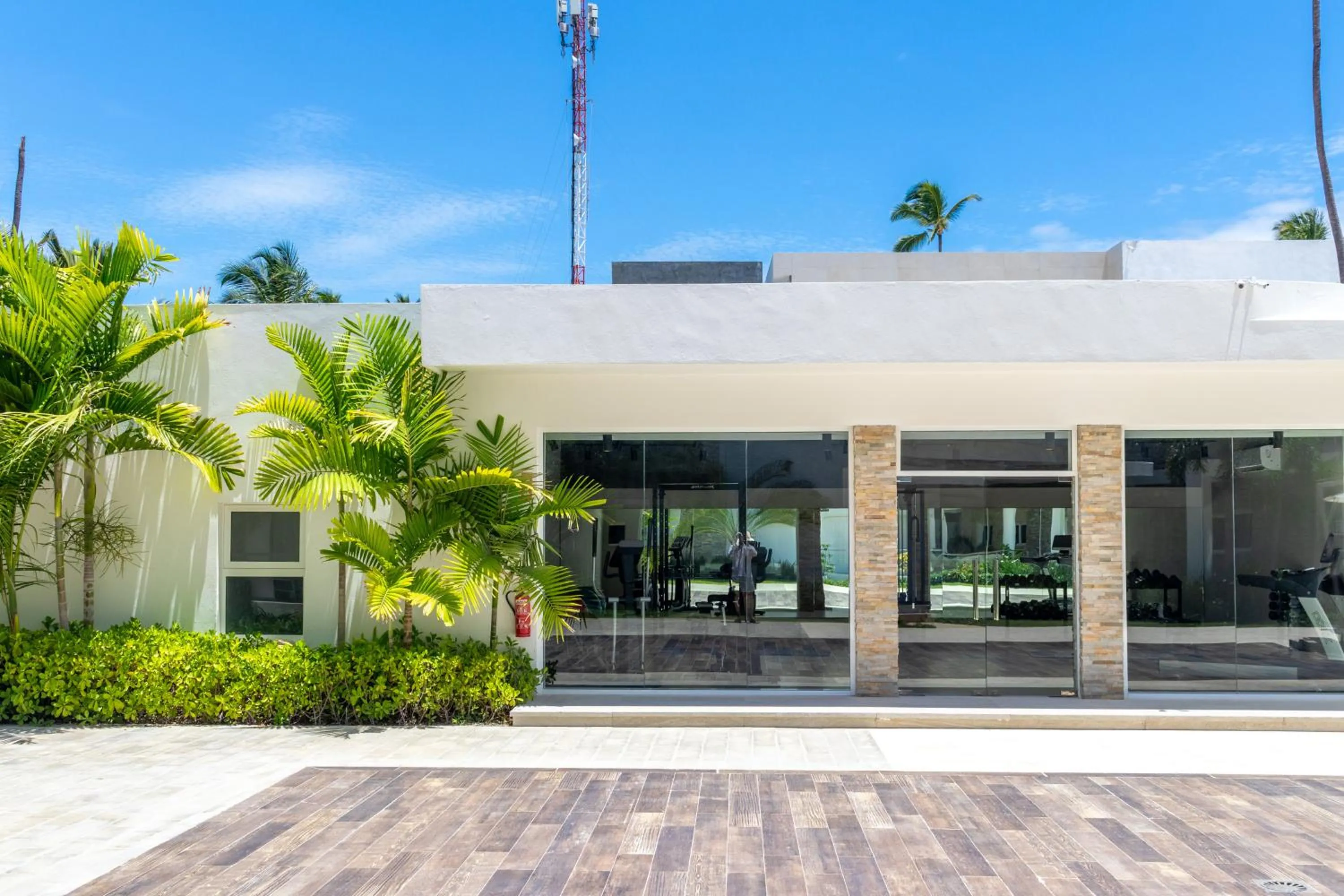 Property building in Family Getaway Apartment - Right On The Beach