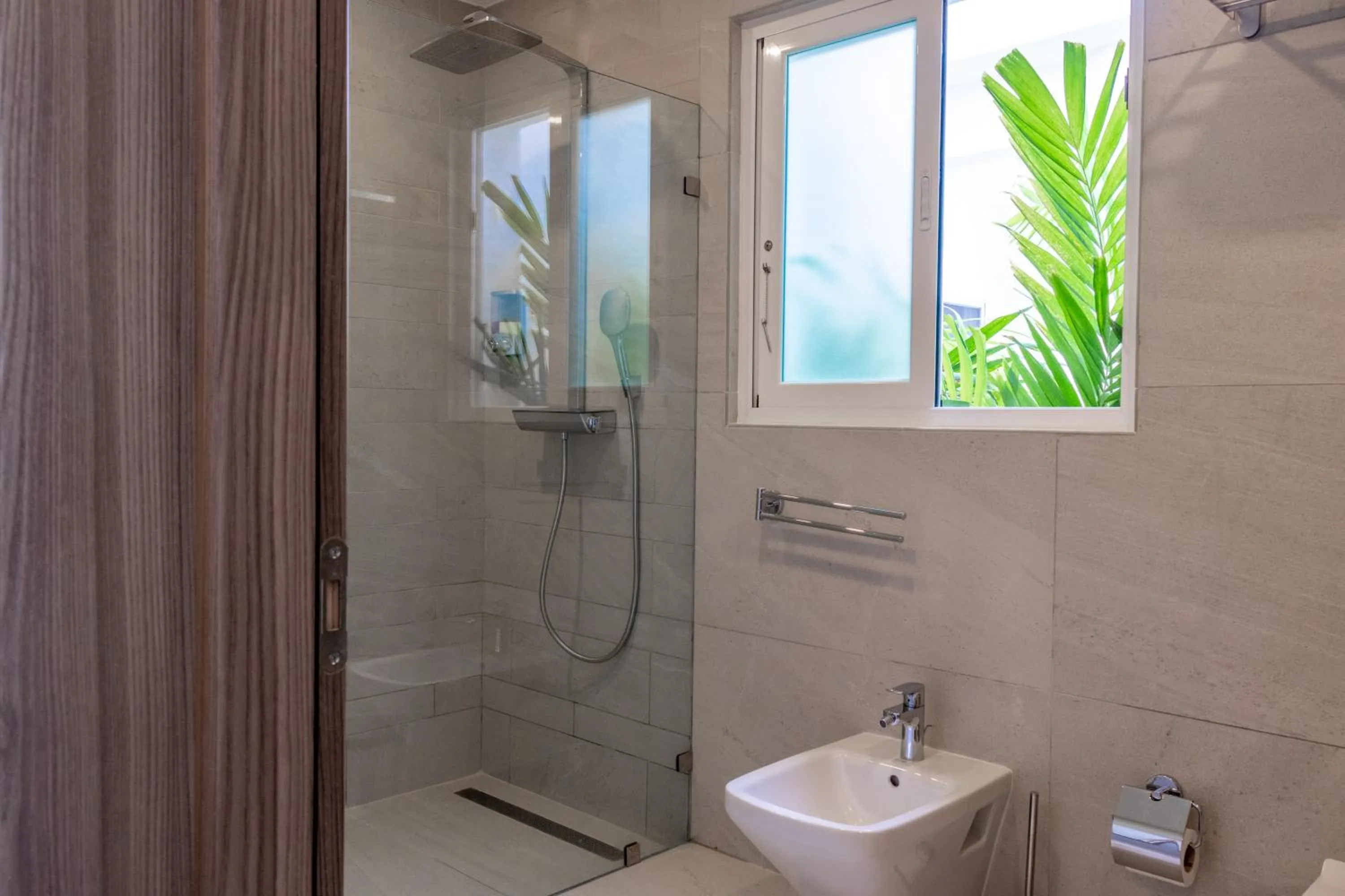 Shower in Family Getaway Apartment - Right On The Beach