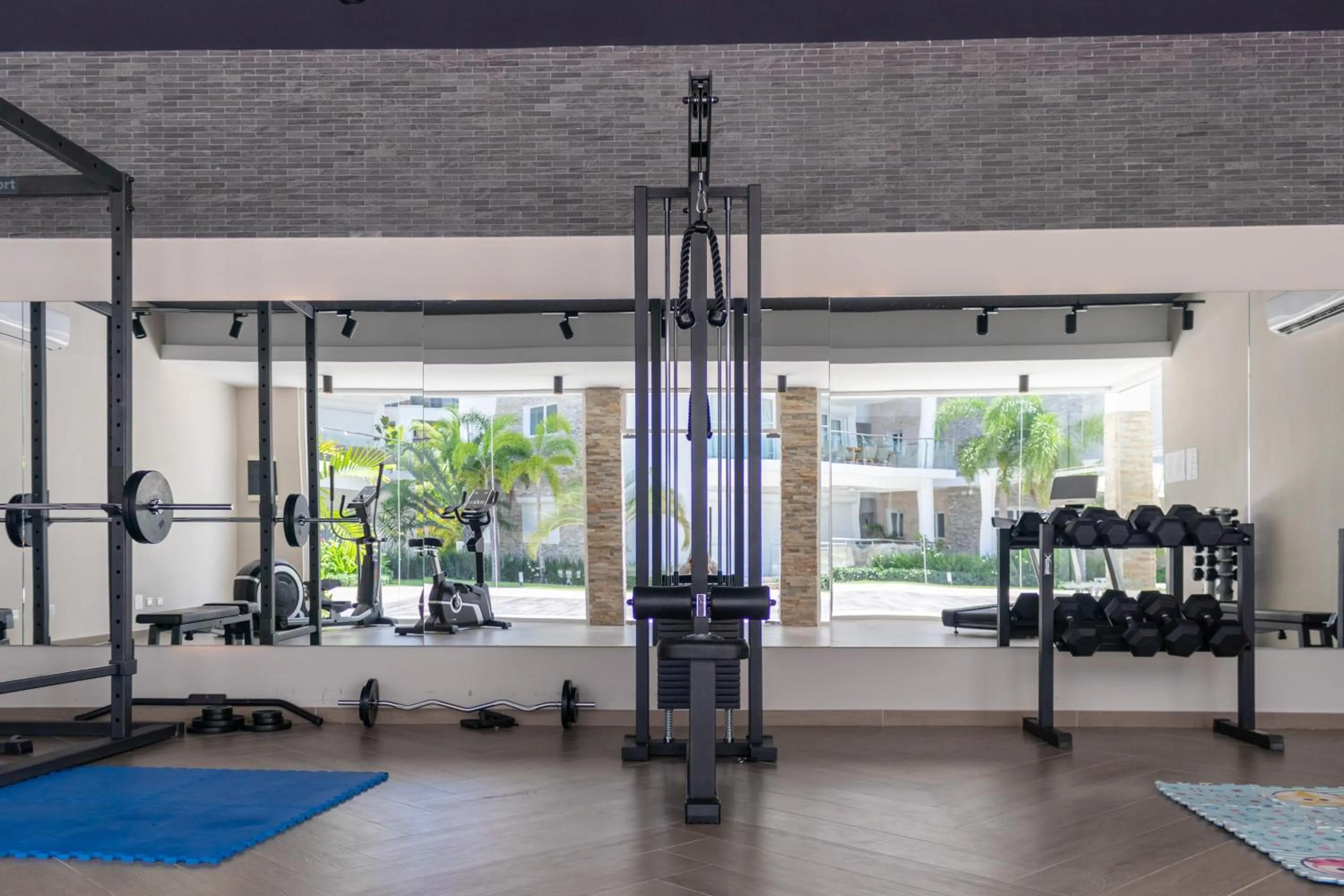 Fitness centre/facilities in Family Getaway Apartment - Right On The Beach