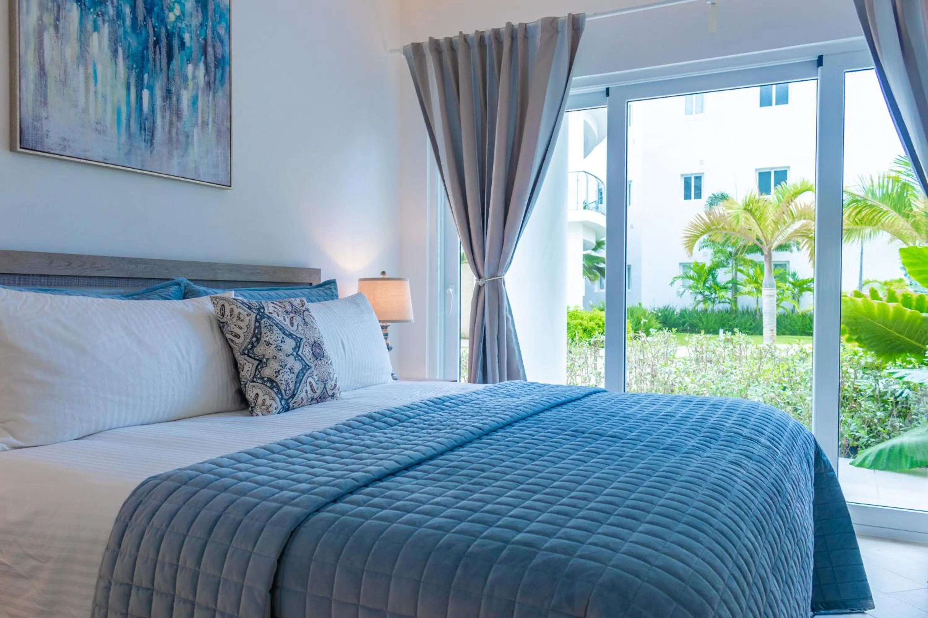 Bed in Family Getaway Apartment - Right On The Beach