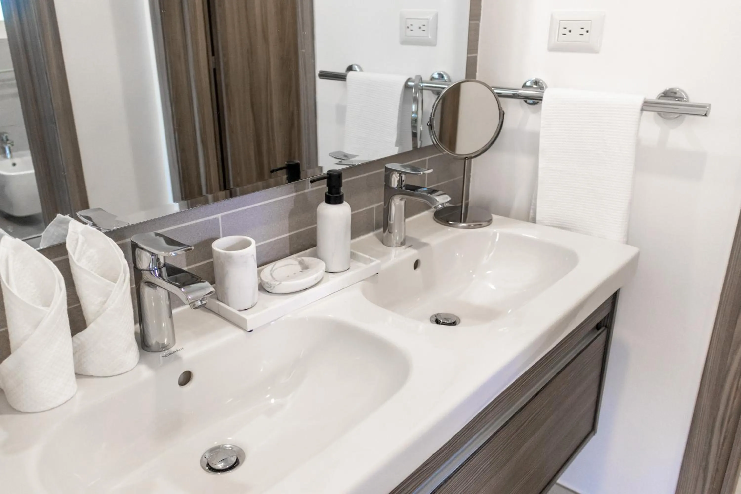 Toilet in Family Getaway Apartment - Right On The Beach