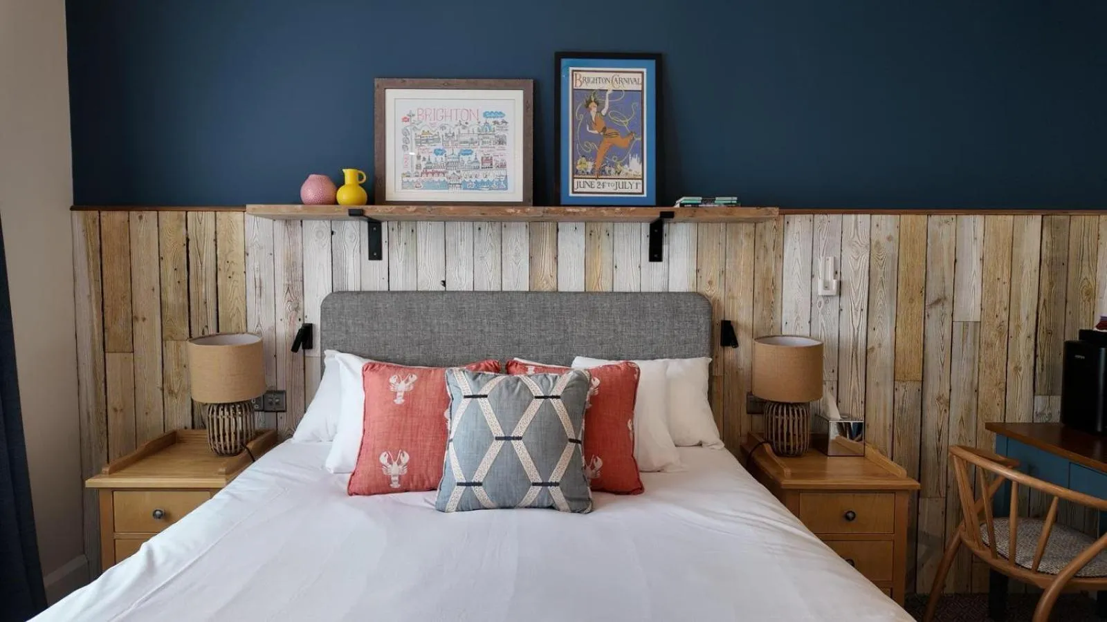 Bedroom, Bed in Downs Hotel