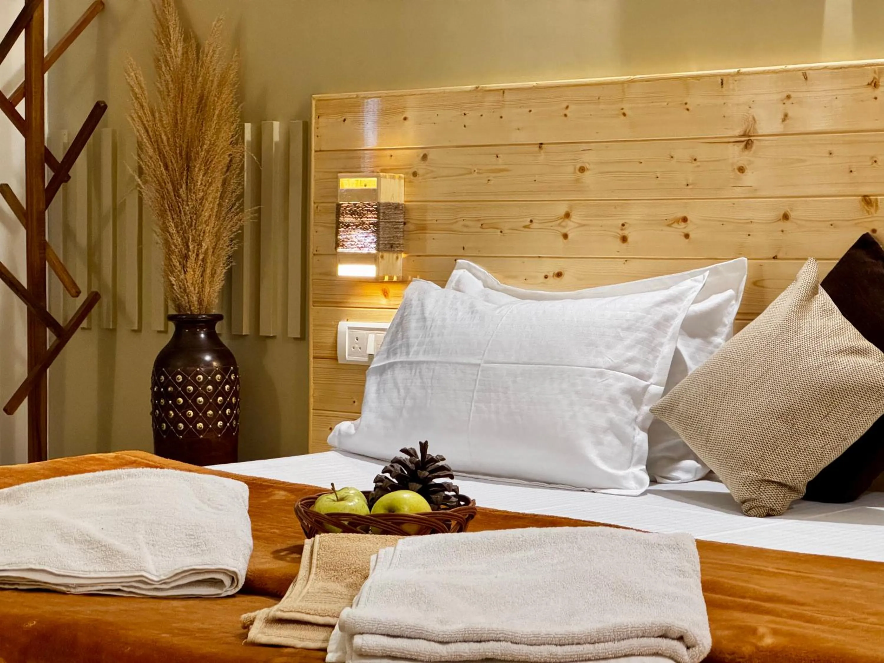 Bedroom, Bed in The Royal Orchard Kasol