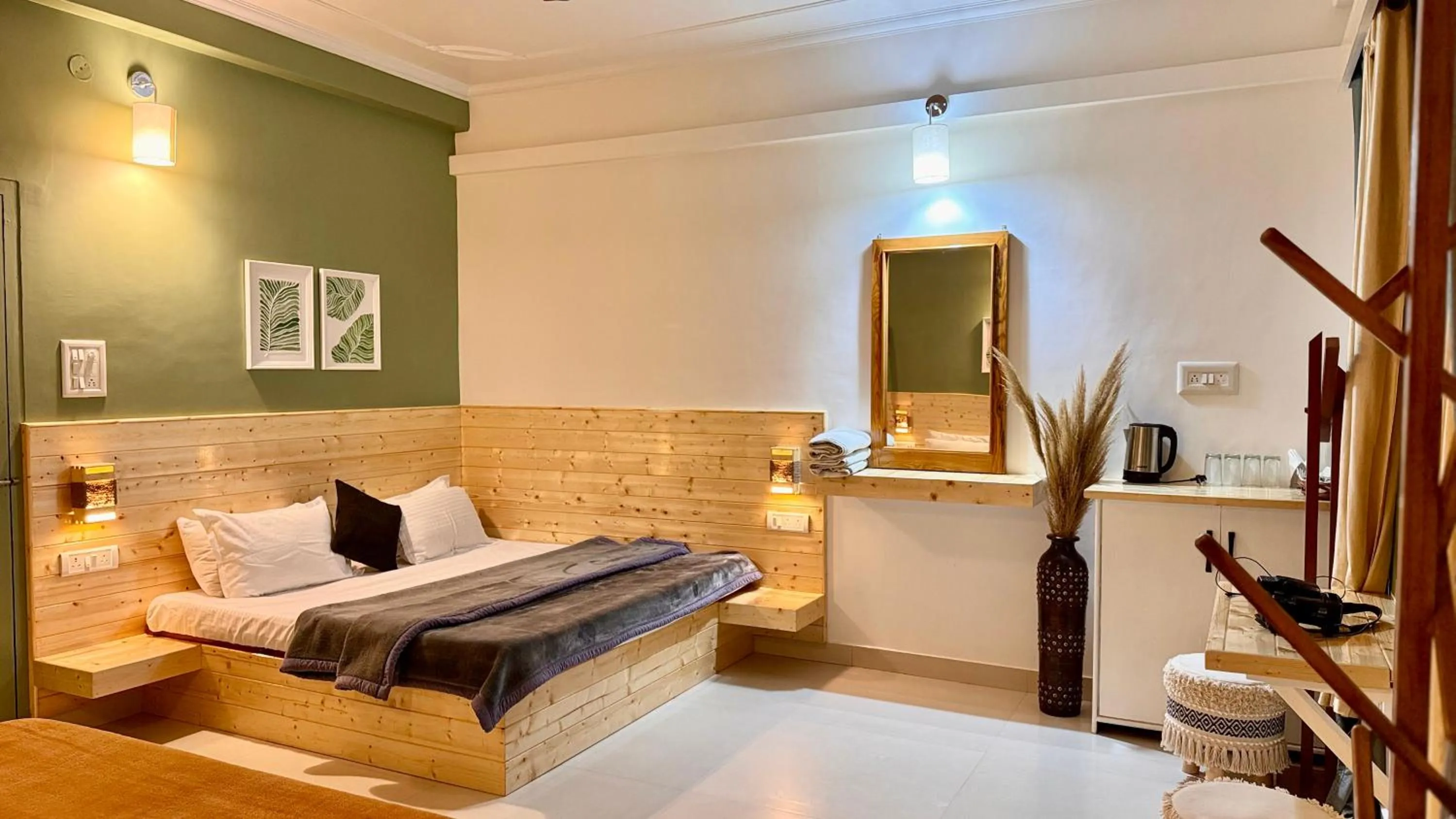 Bedroom, Bed in The Royal Orchard Kasol