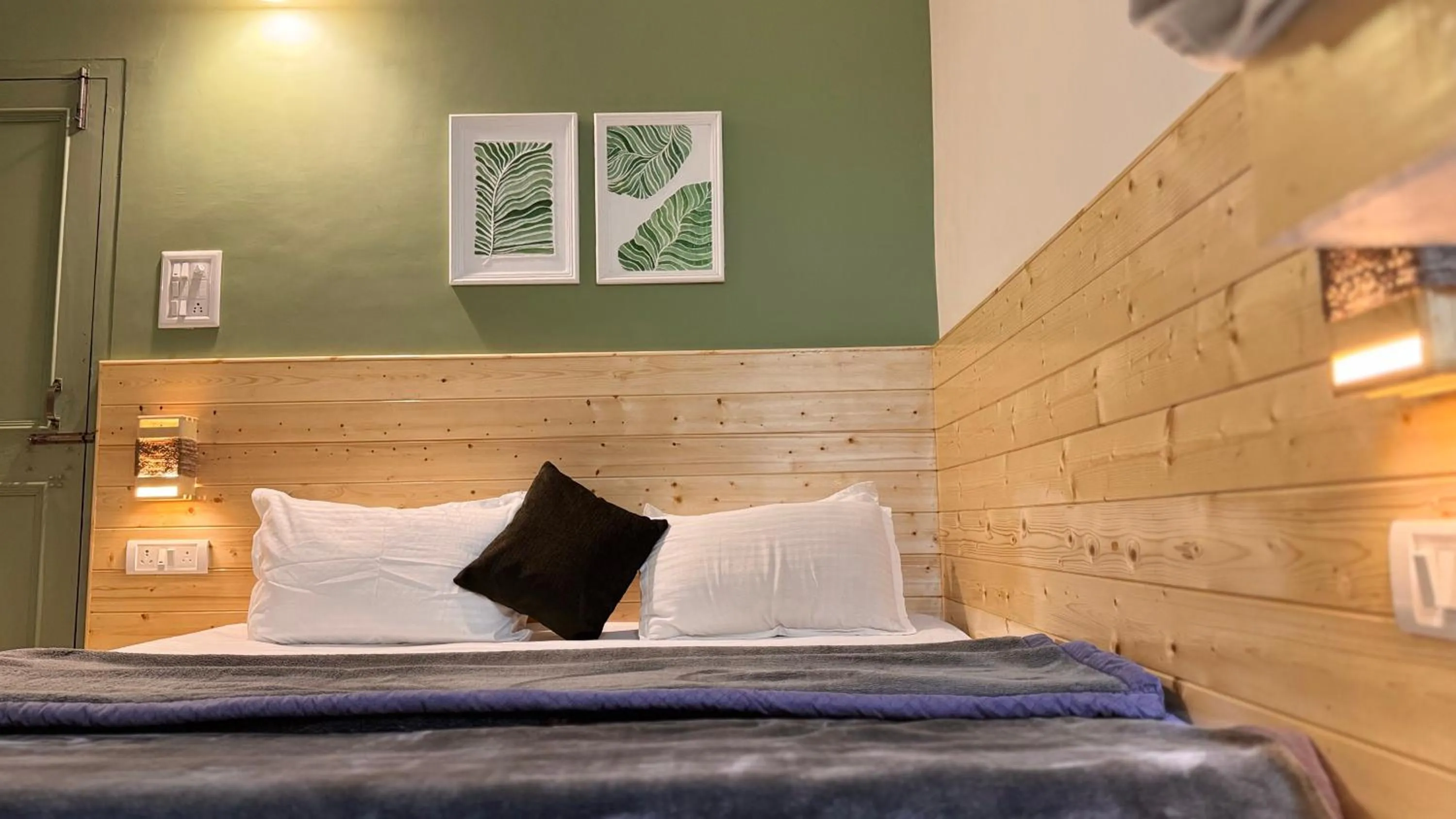 Bedroom, Bed in The Royal Orchard Kasol