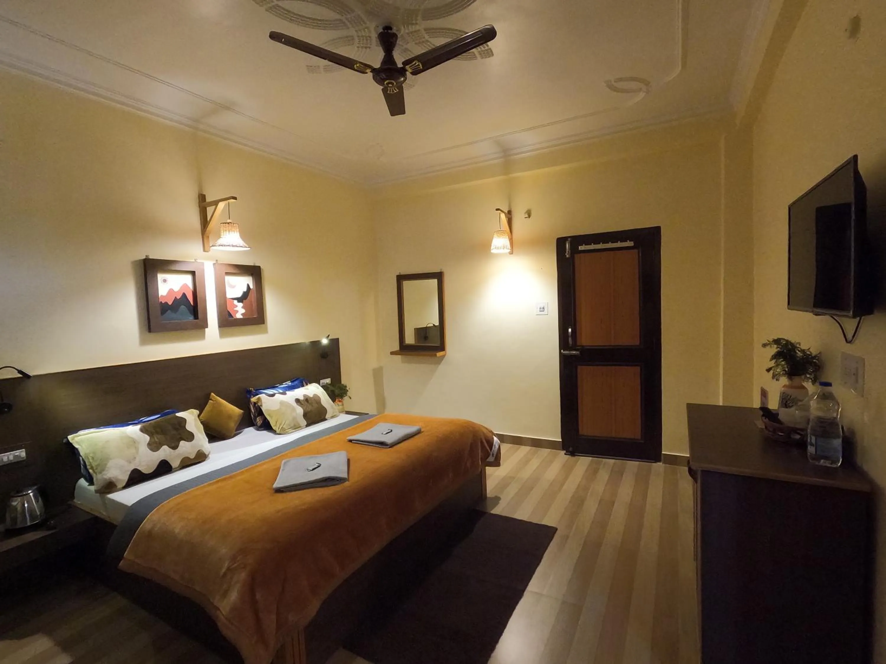 Bedroom, Bed in The Royal Orchard Kasol