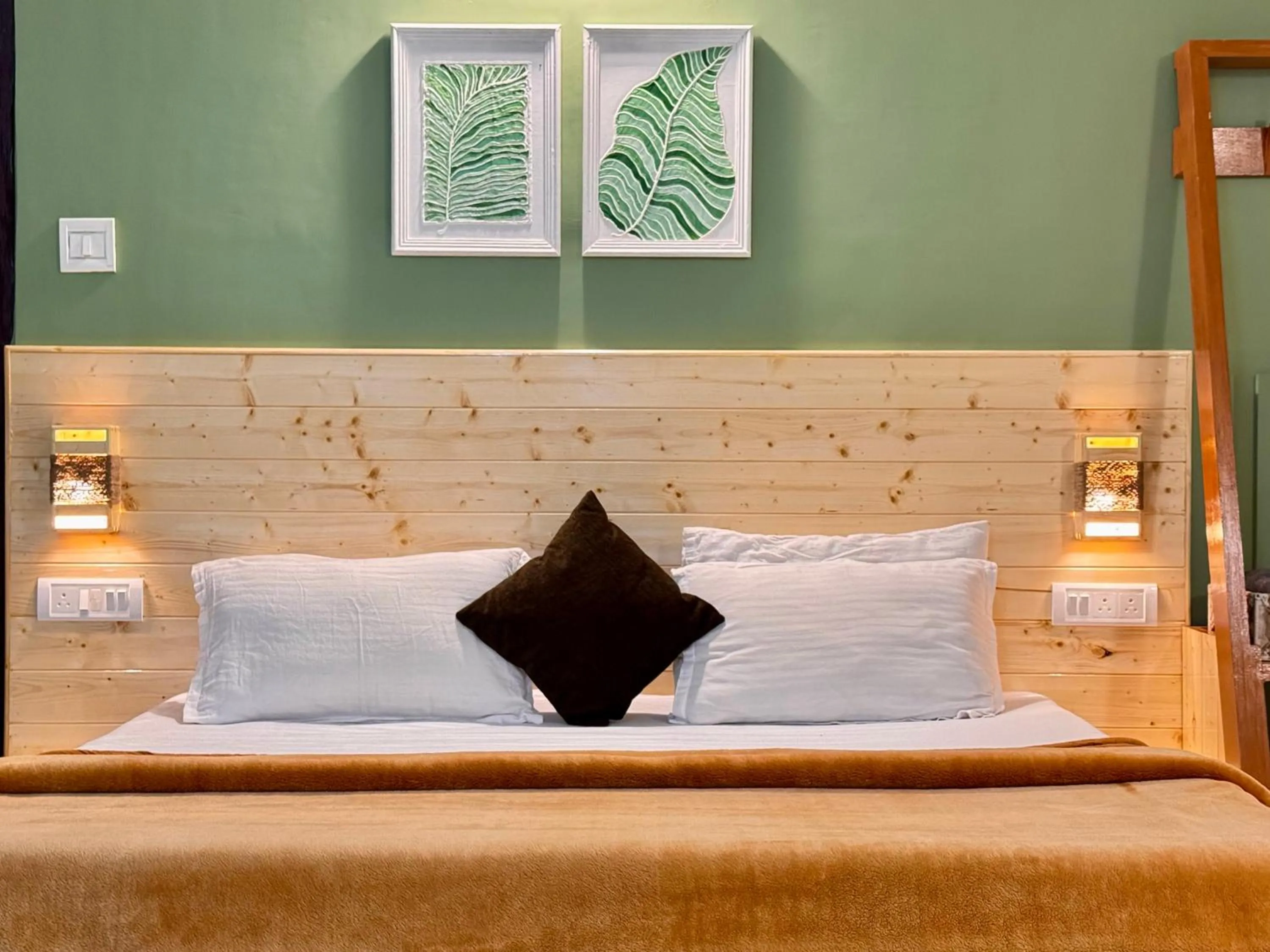 Bedroom, Bed in The Royal Orchard Kasol