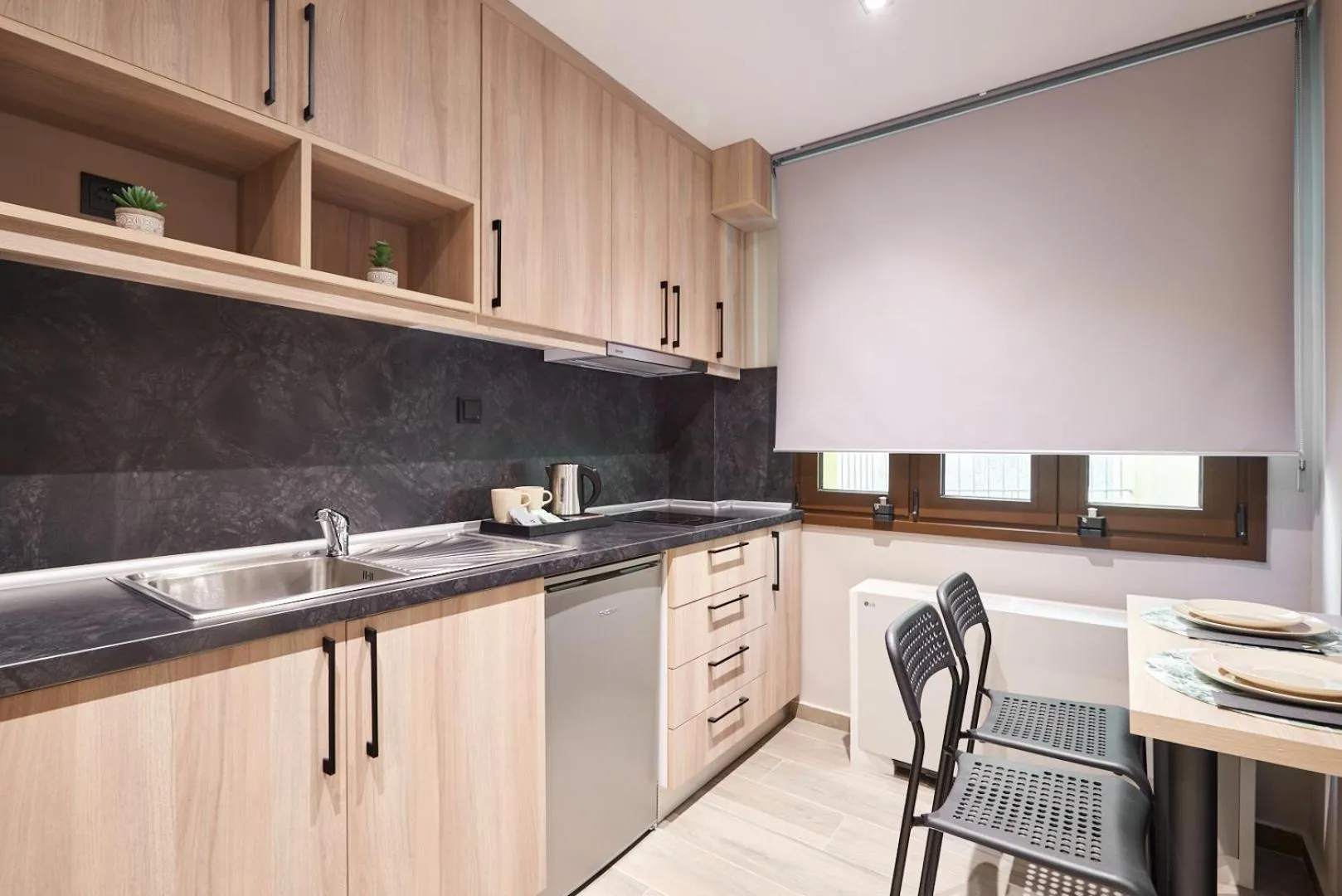 Kitchen or kitchenette in The Mavili urban stay