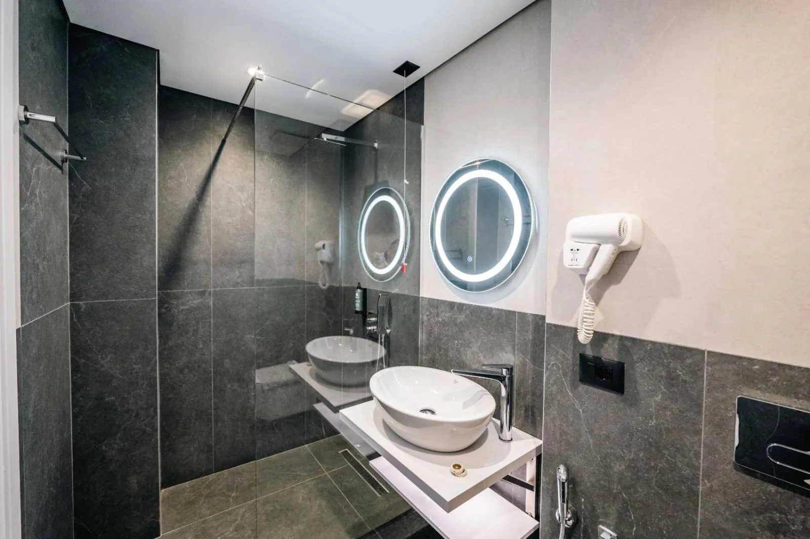 Bathroom in Hotel Portanova