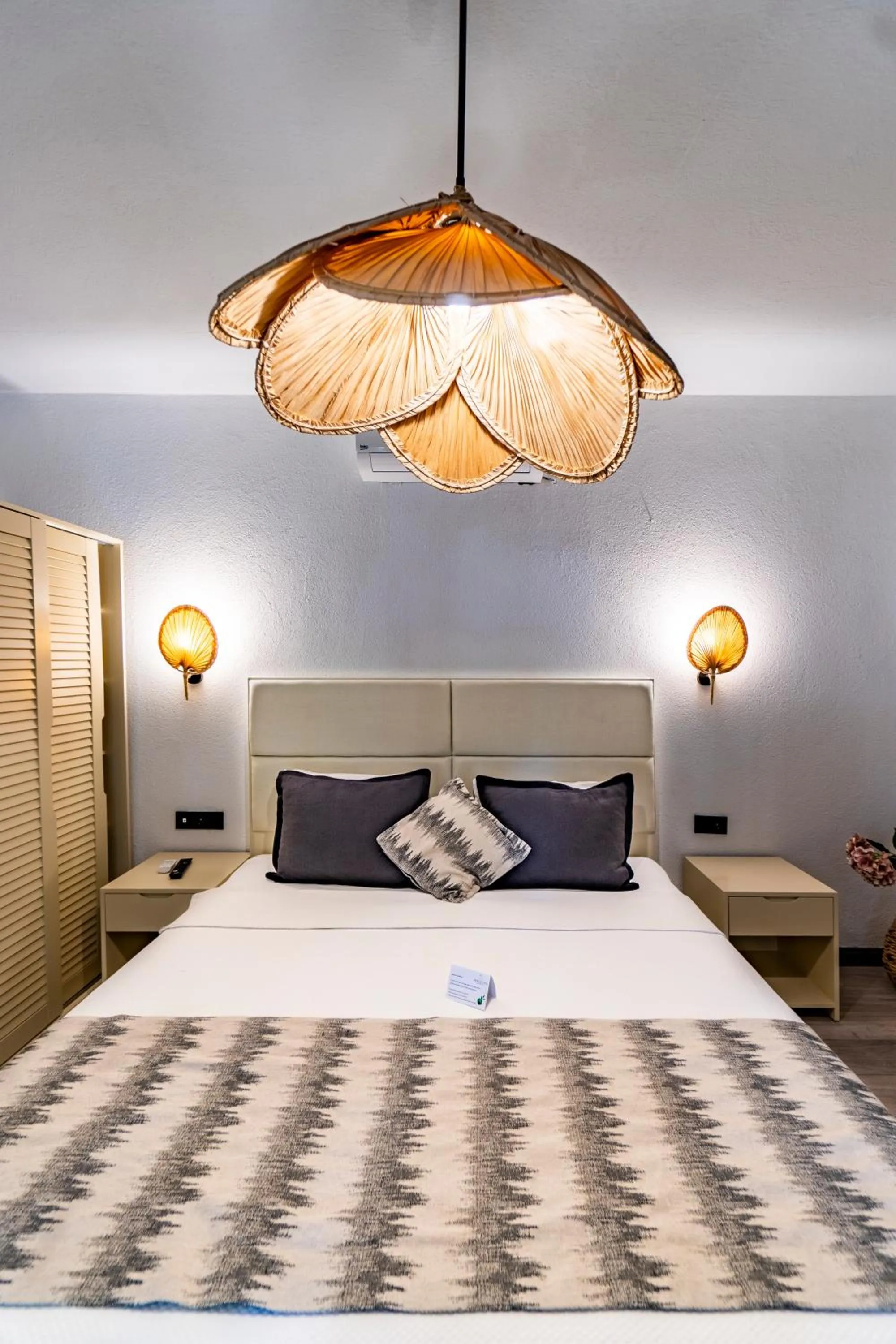 Bed in Dolce Vita Luxury Bungalows