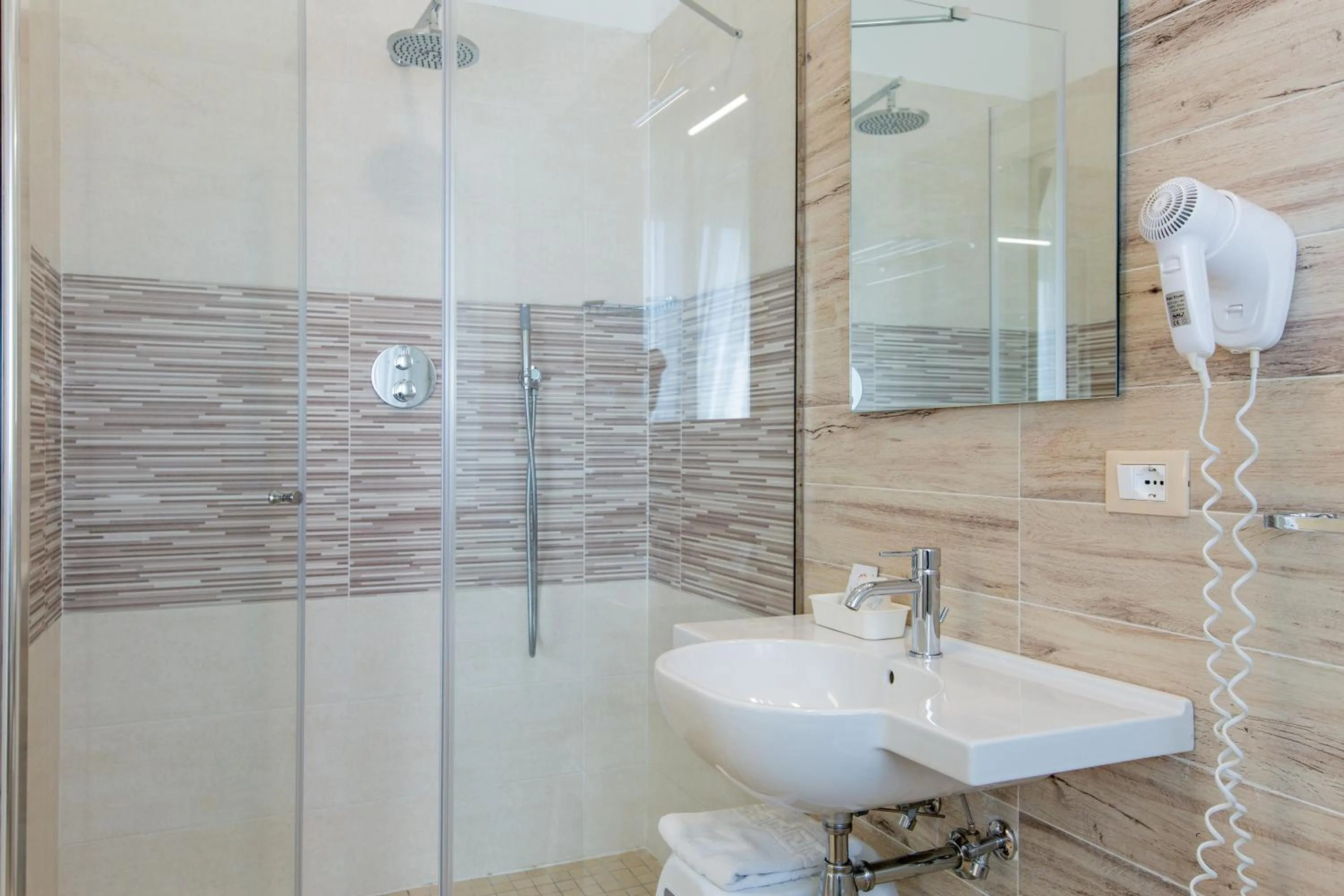 Bathroom in Hotel Lungomare