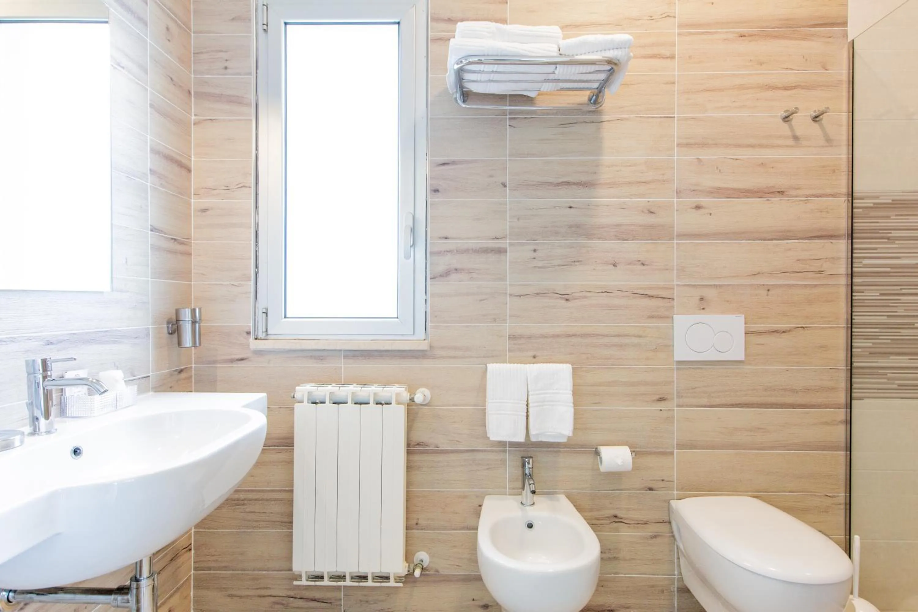 Bathroom in Hotel Lungomare