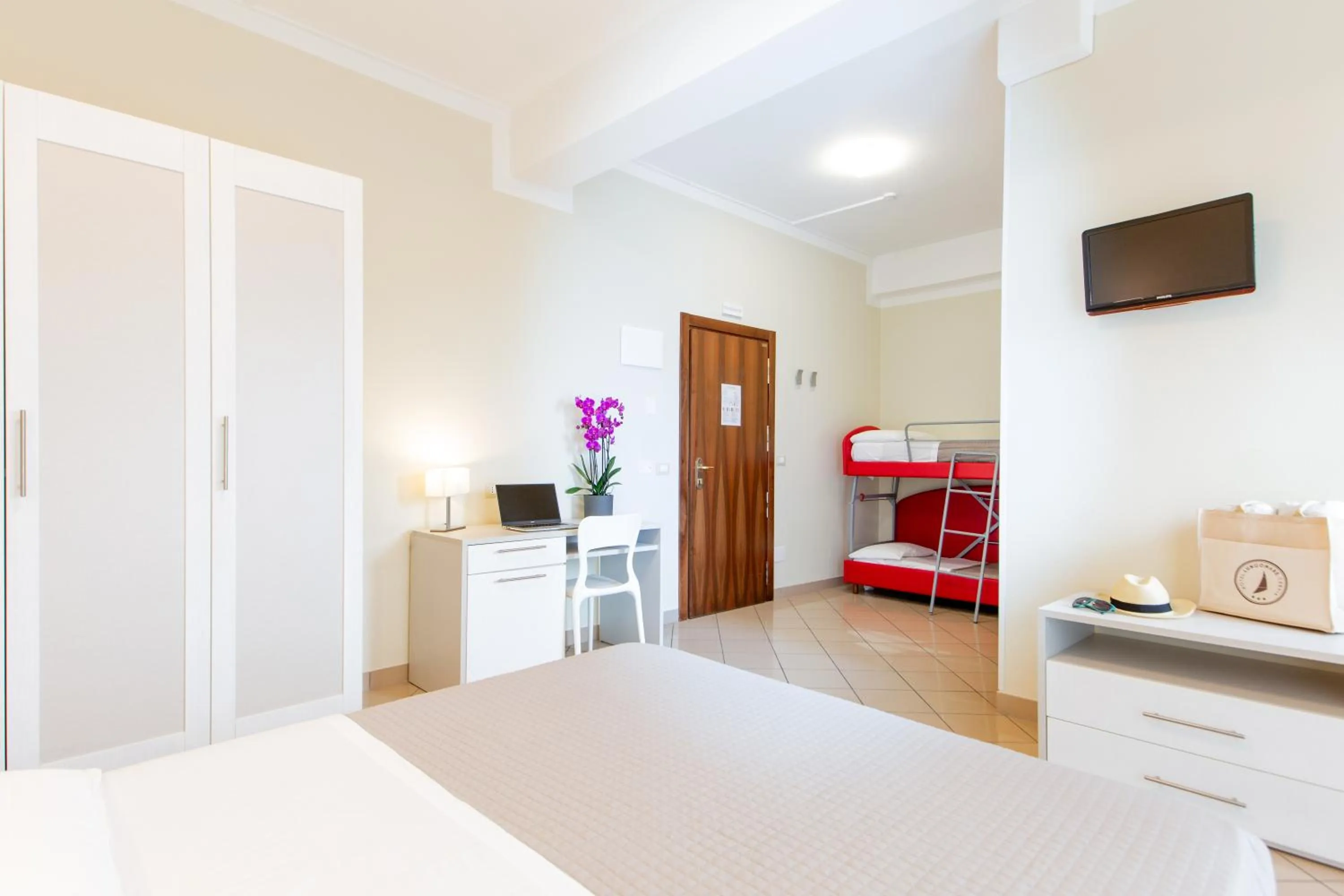 Bedroom, Bed in Hotel Lungomare