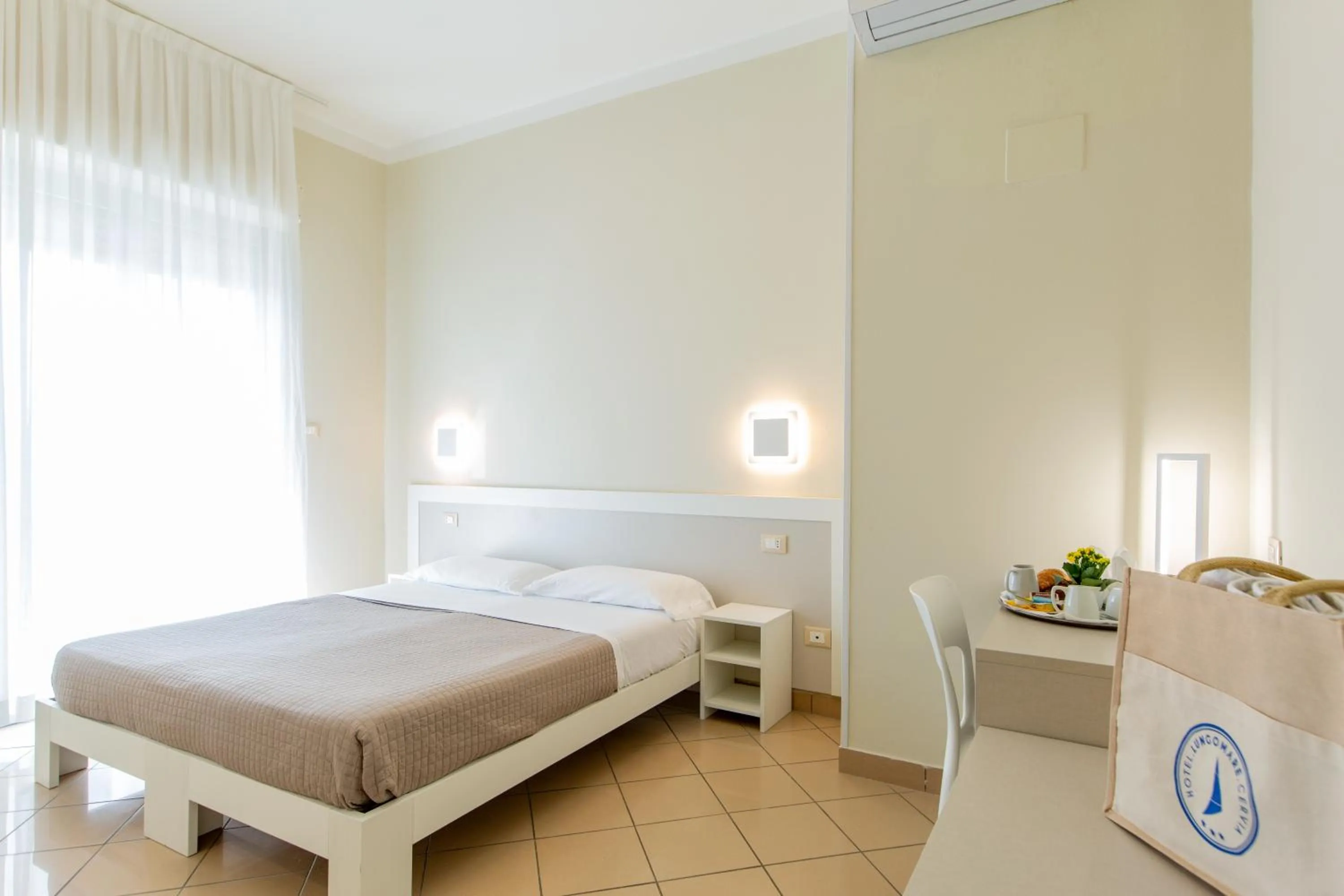 Bedroom, Bed in Hotel Lungomare