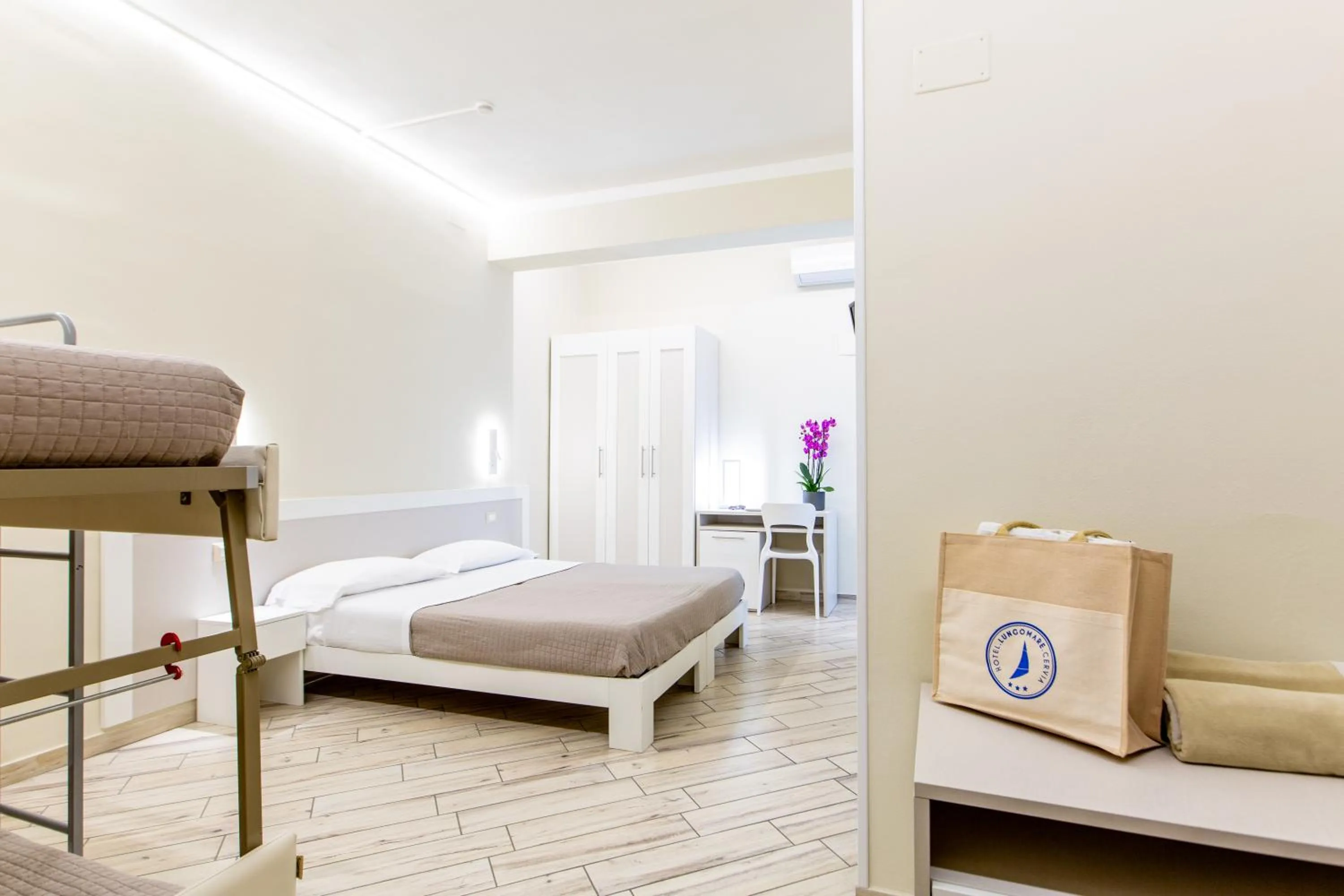 Bedroom, Bed in Hotel Lungomare