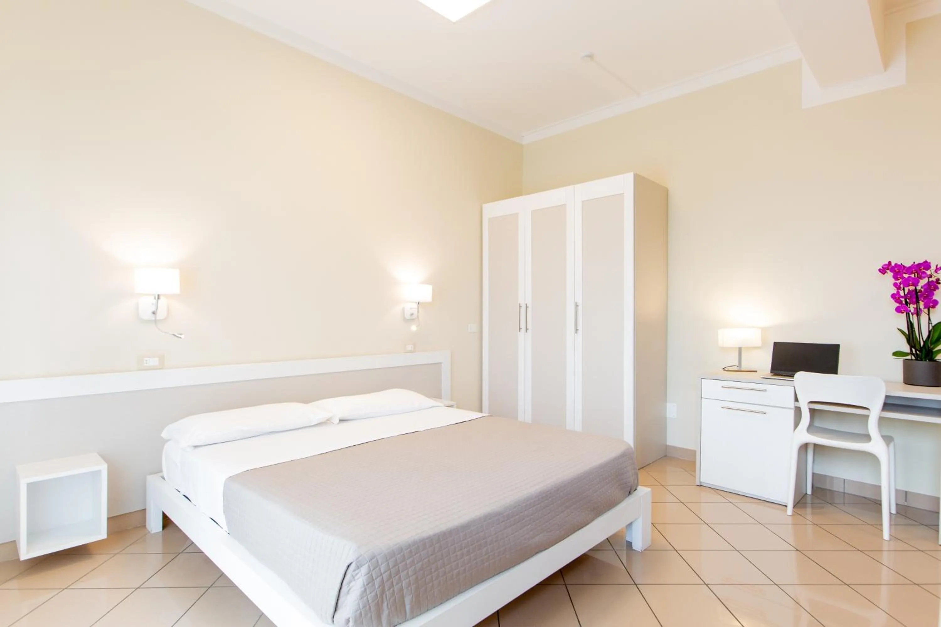 Bedroom, Bed in Hotel Lungomare