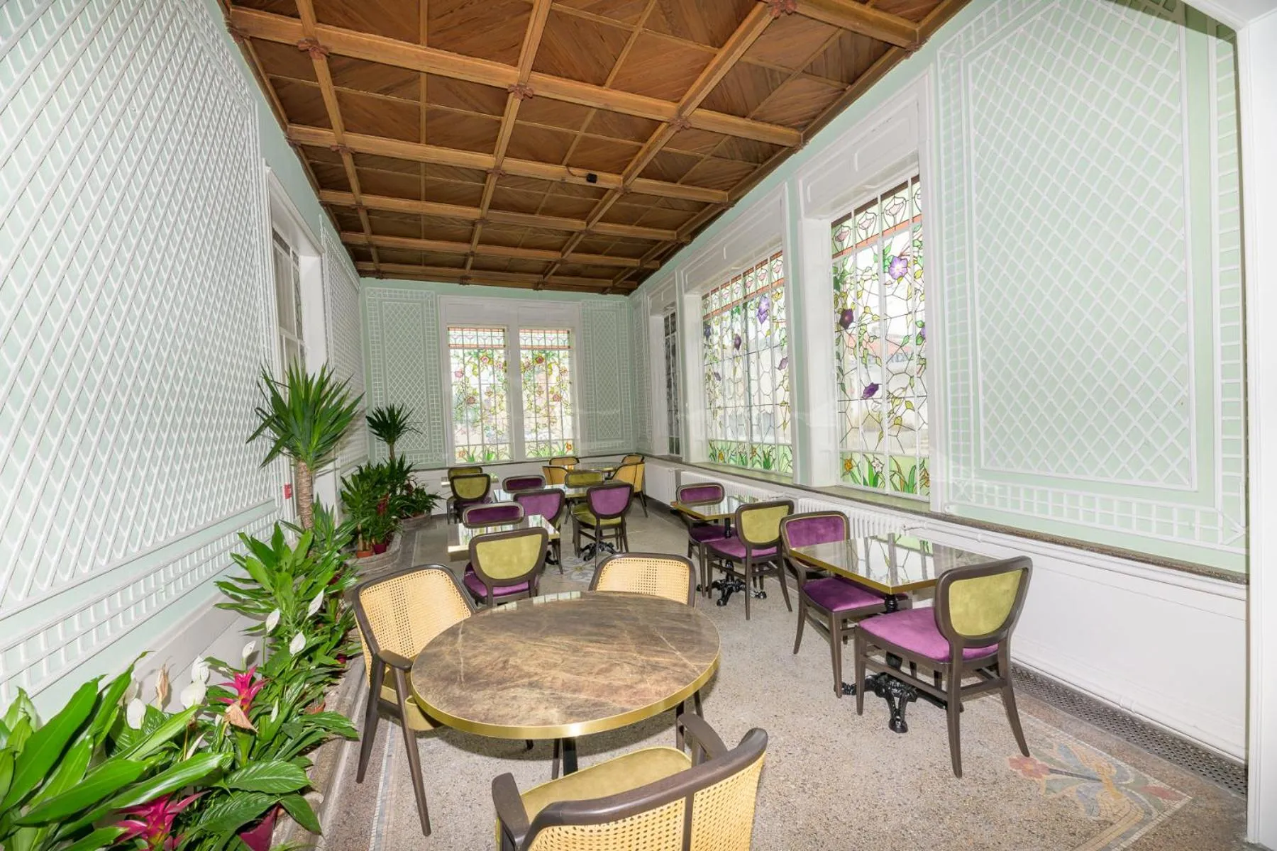 Breakfast in Logis HOTEL DU PARC