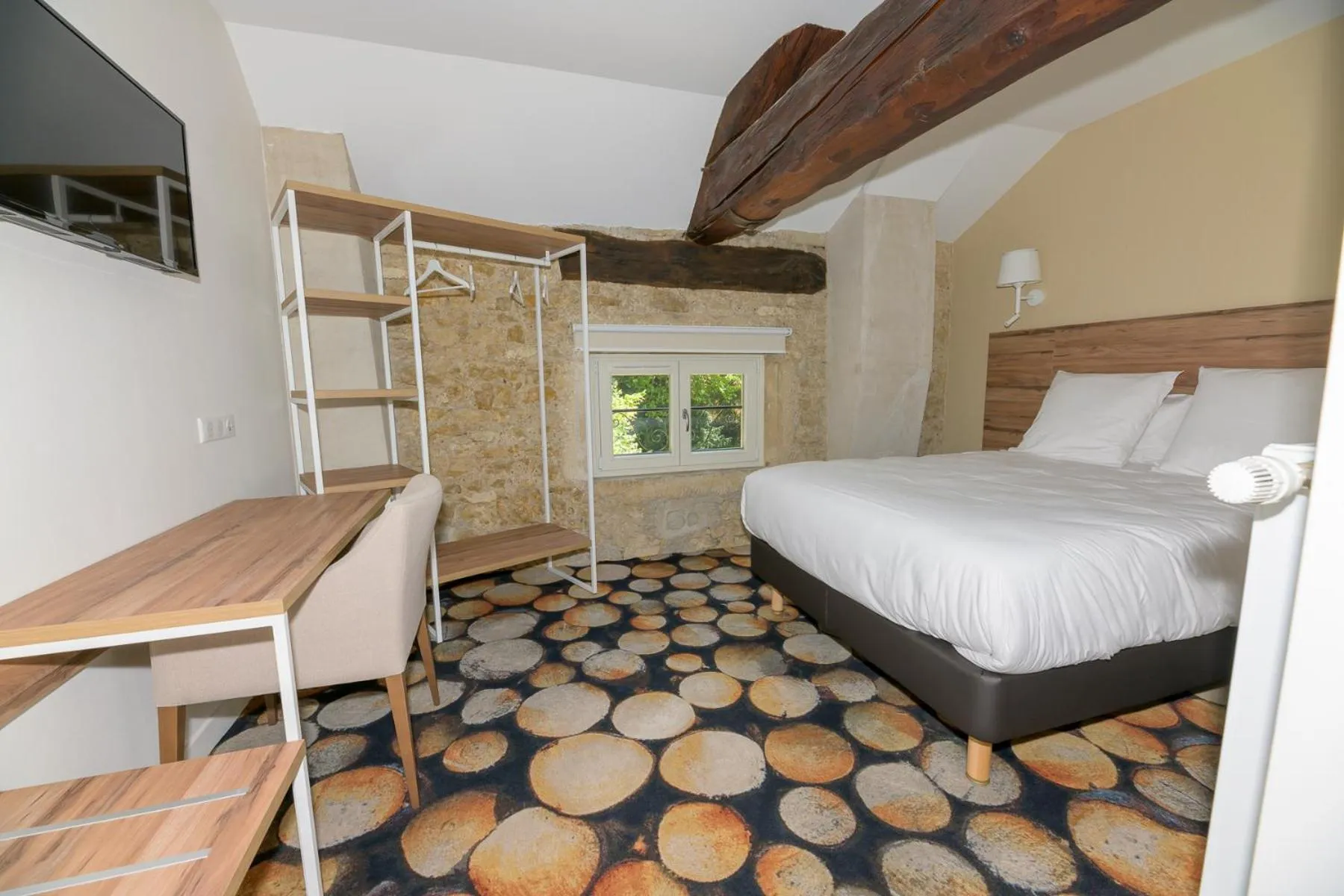 Photo of the whole room, Bed in Logis HOTEL DU PARC