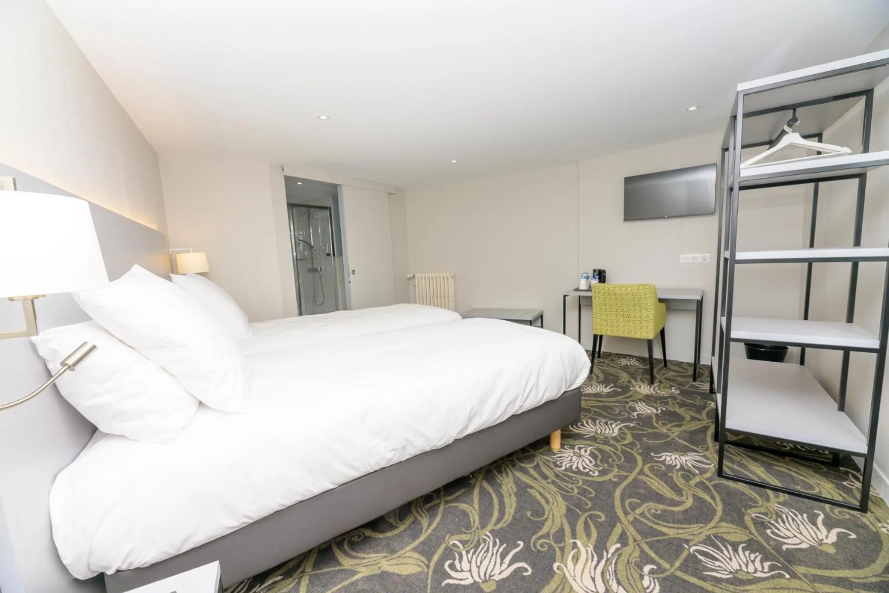 Photo of the whole room, Bed in Logis HOTEL DU PARC