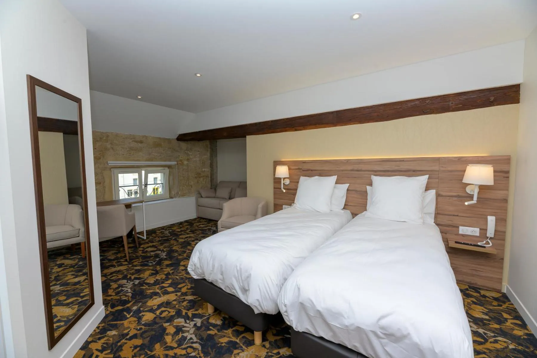 Photo of the whole room, Bed in Logis HOTEL DU PARC
